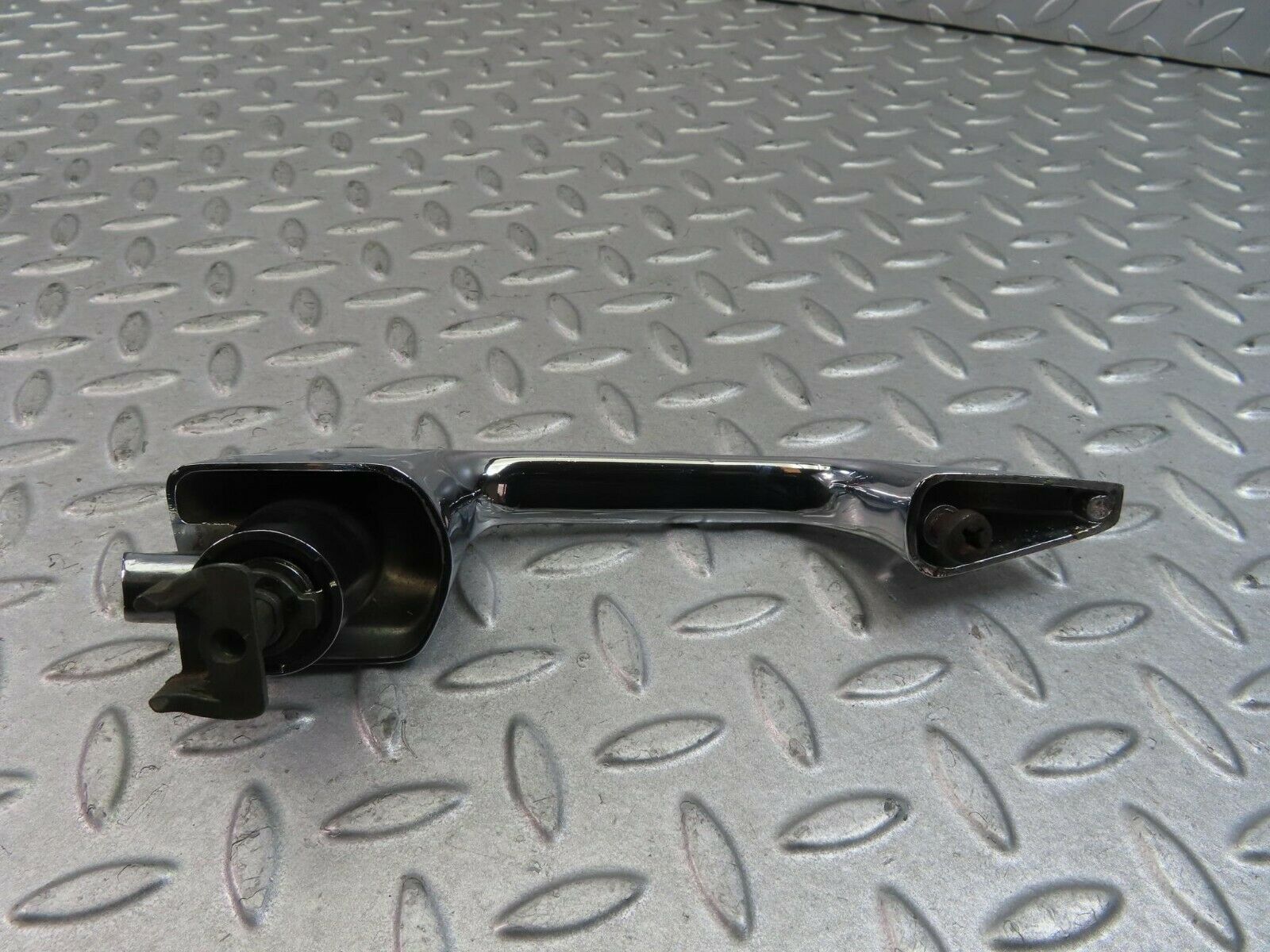 8791 Mercedes-Benz W108 Chrome Door Handle Front Left No Key 1087661301