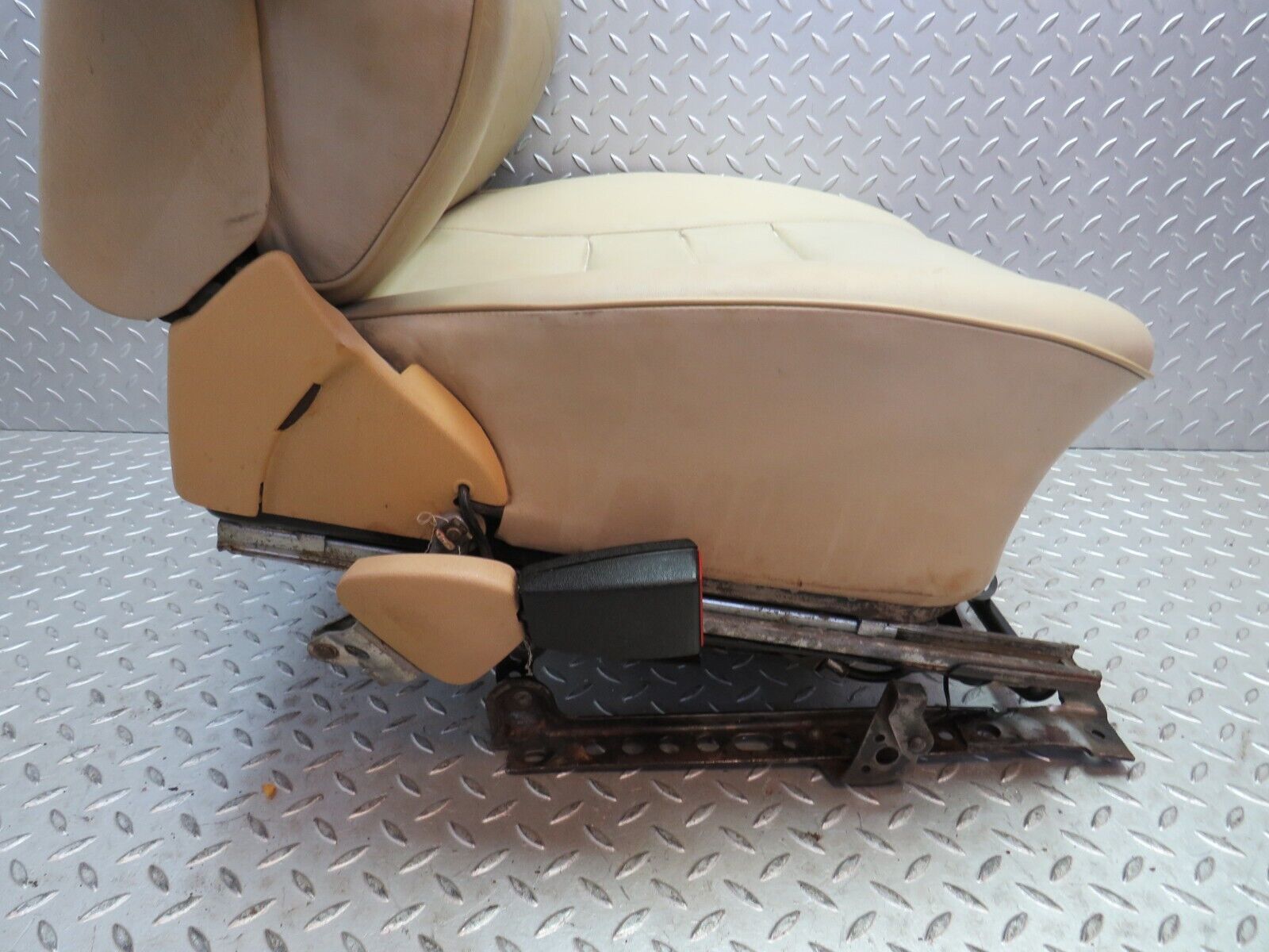 34548 Mercedes-Benz C126 380SEC Front Left Electric Seat Leather Beige