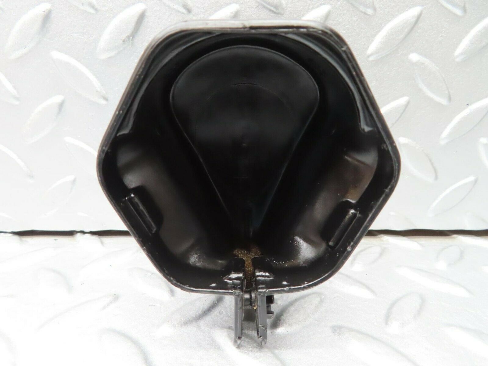 16307 Mercedes-Benz W124 260E Ignition Coil Cover Cap 0001582285