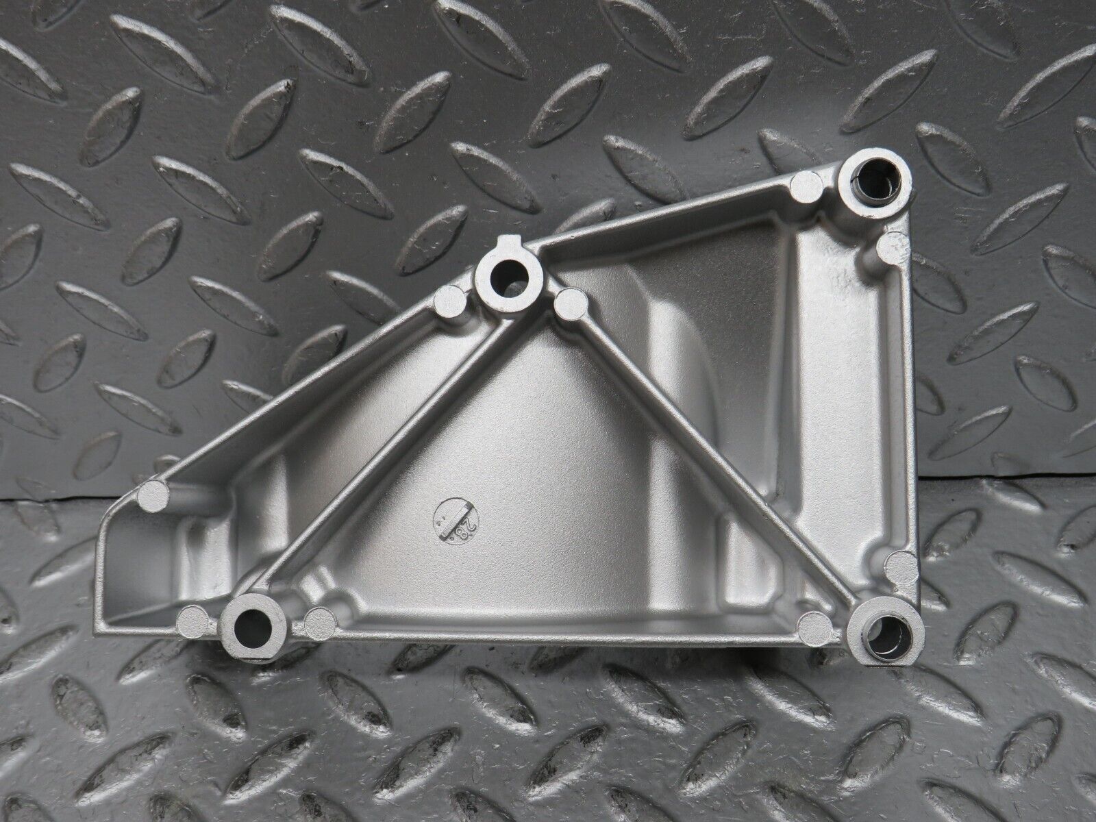 32663 Mercedes-Benz S124 300TE Wagon Alternator Generator Bracket 1031550435