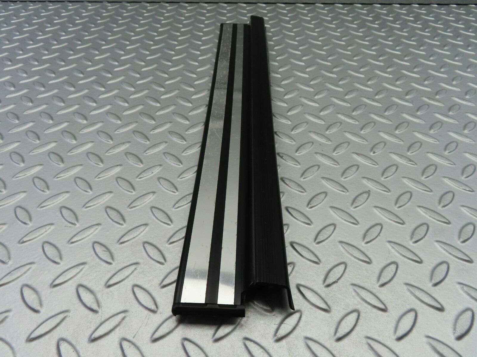 6550 Mercedes-Benz S124 E220 Wagon Rear Right Door Sill Trim