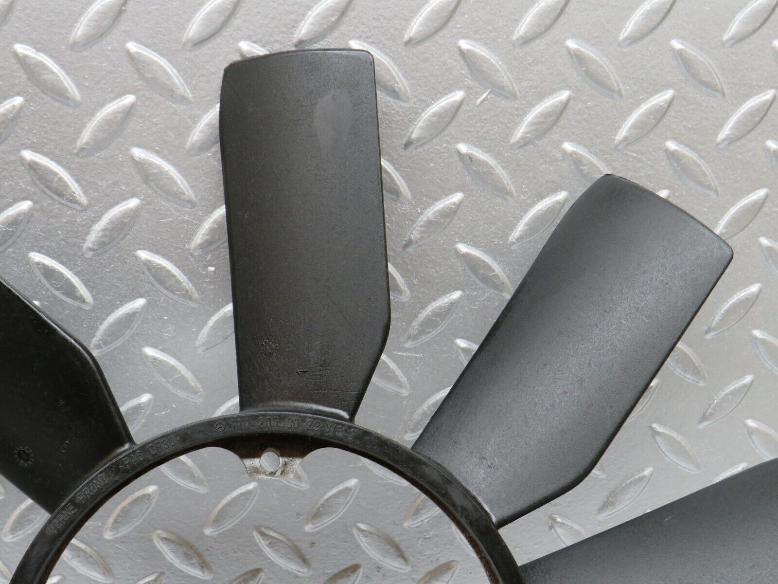 33424 Mercedes-Benz W202 C180 Engine Cooling Fan 1112000023