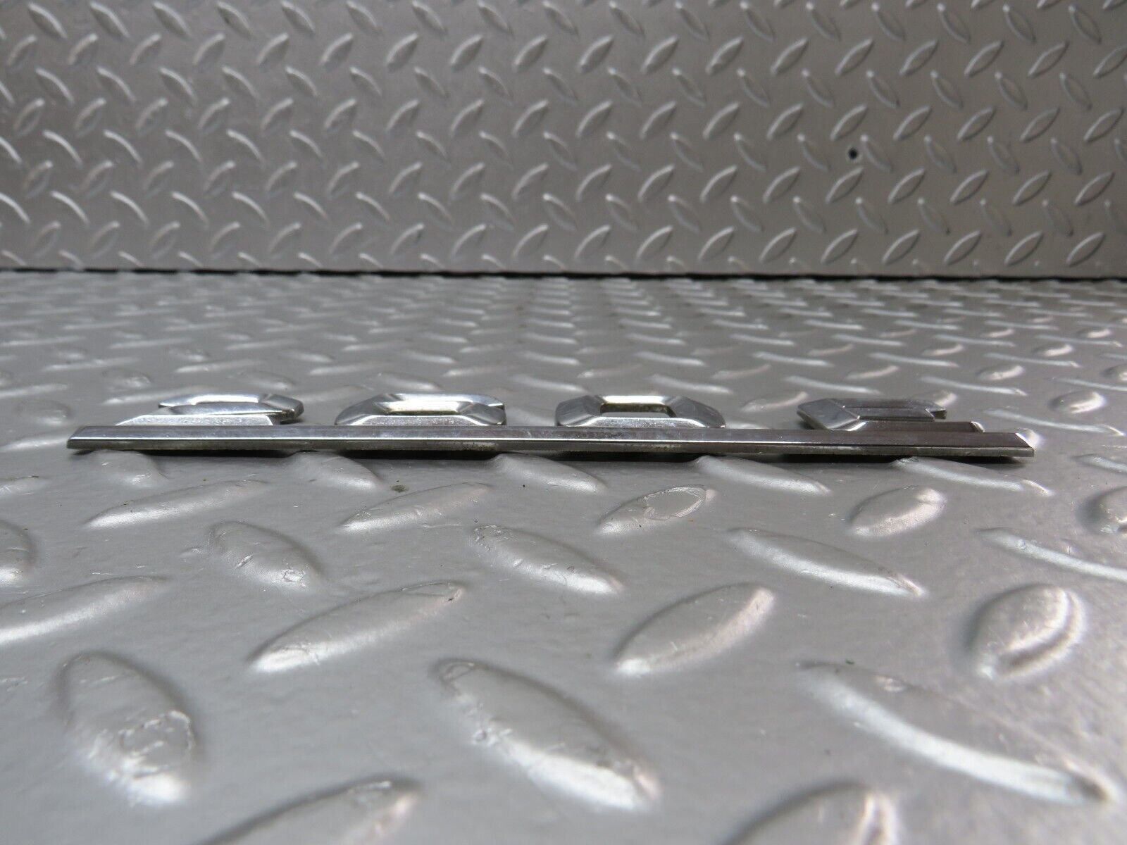 33964 Mercedes-Benz W124 260E Trunk Lid Badge Emblem 1248171515