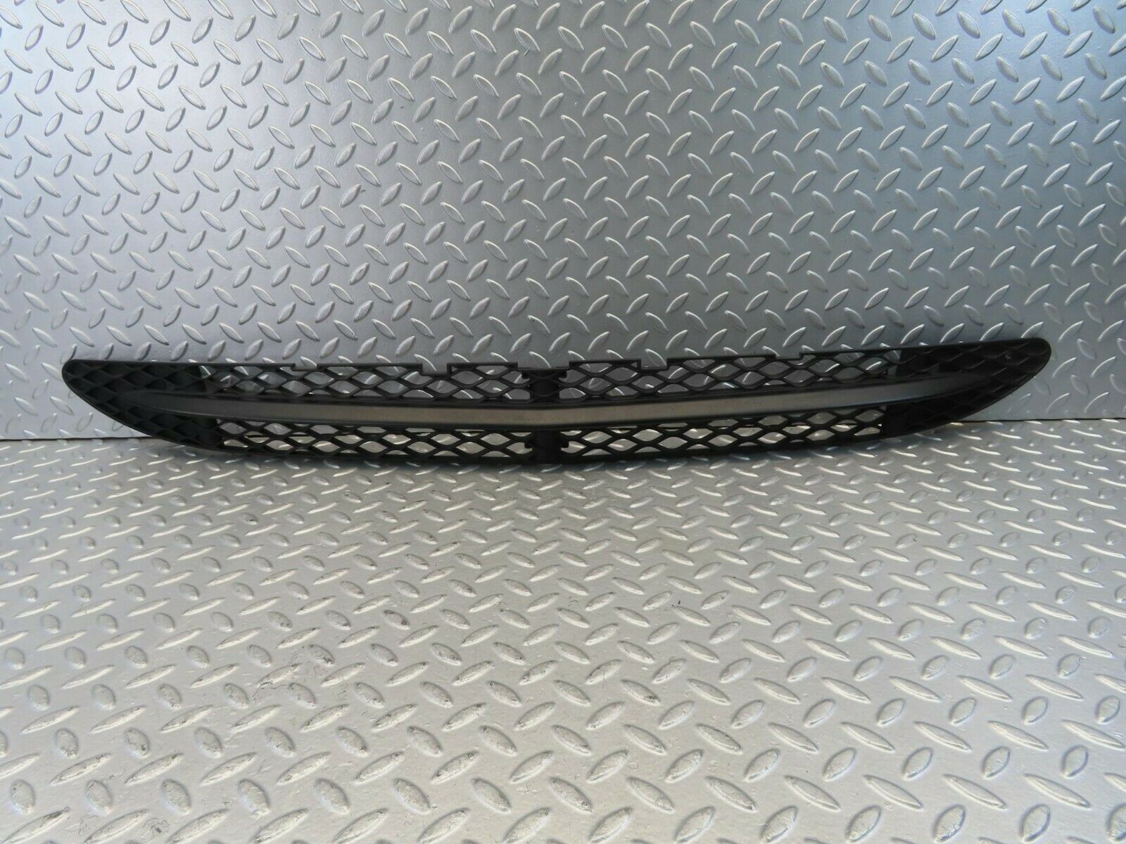 11144 Mercedes-Benz W221 S320 Front Bumper Lower Grill 2218850523