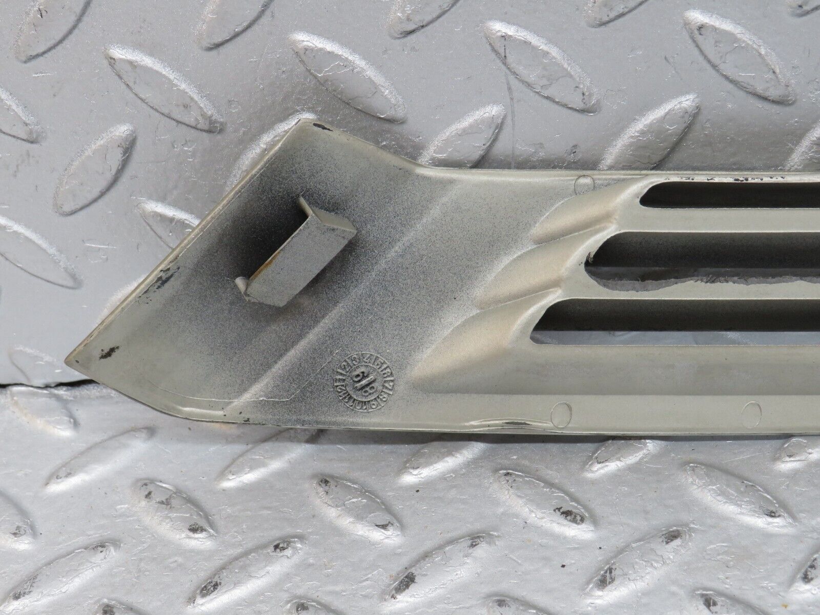 36500 Mercedes-Benz W201 190E 2.0L C Pillar Exterior Cover Left Side 2016980189