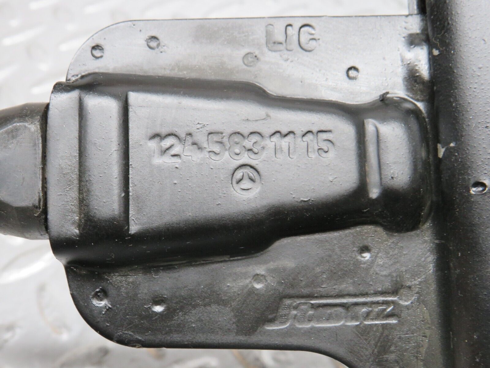 30440 Mercedes-Benz W124 230E Car Jack 1245831115