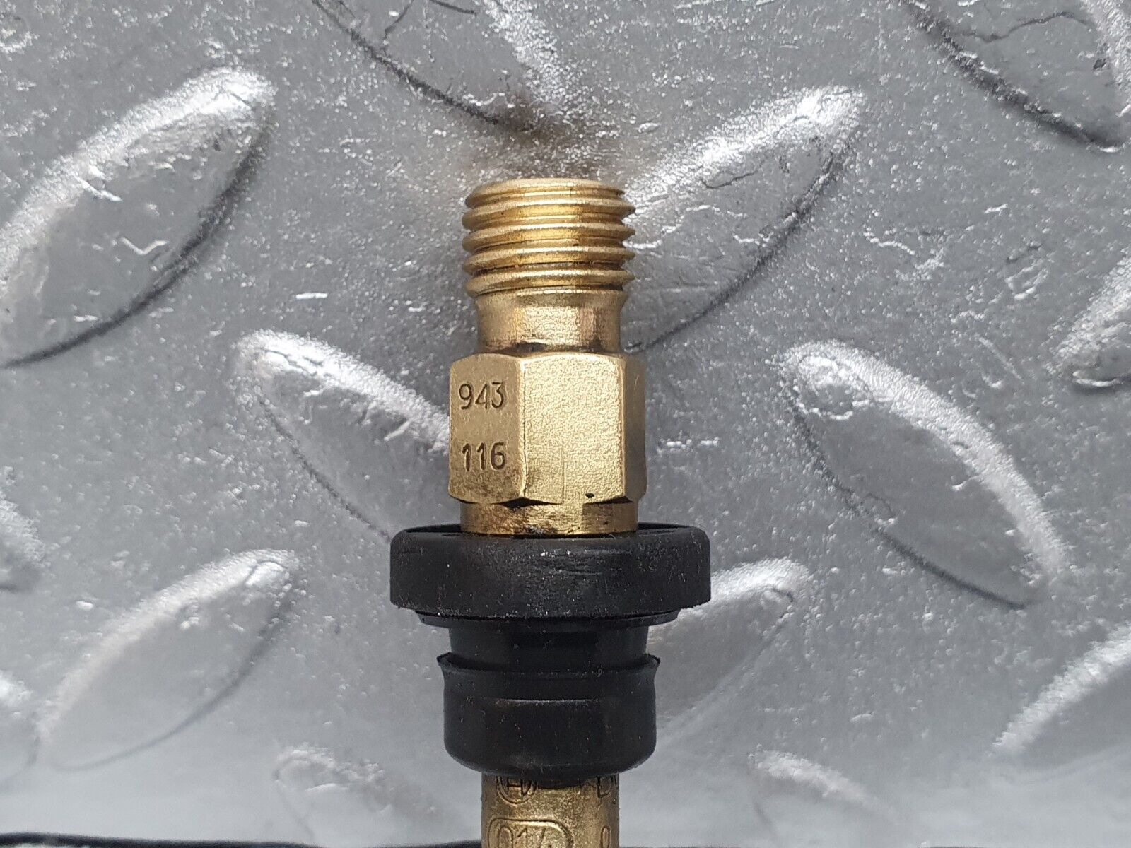 41034 Mercedes-Benz W126 300SE Fuel Injector Bosch 0000785623 0437502047