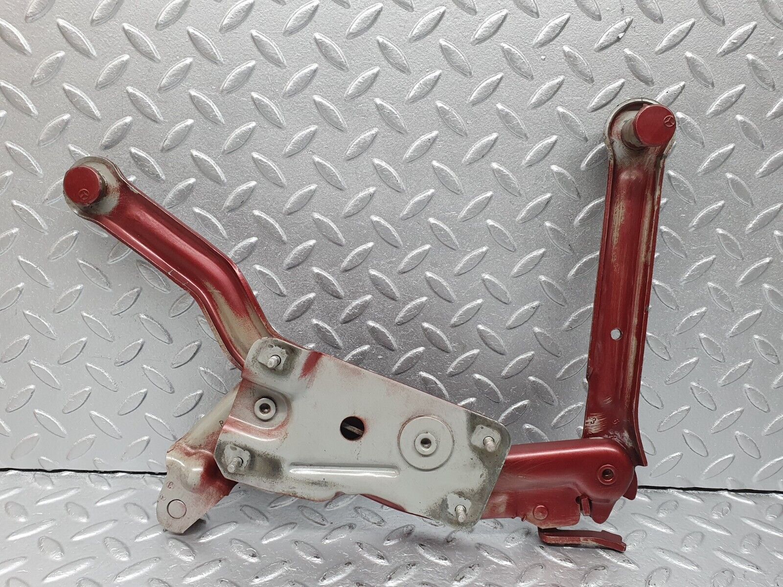 41005 Mercedes-Benz W126 300SE Bonnet Hinge Right Side