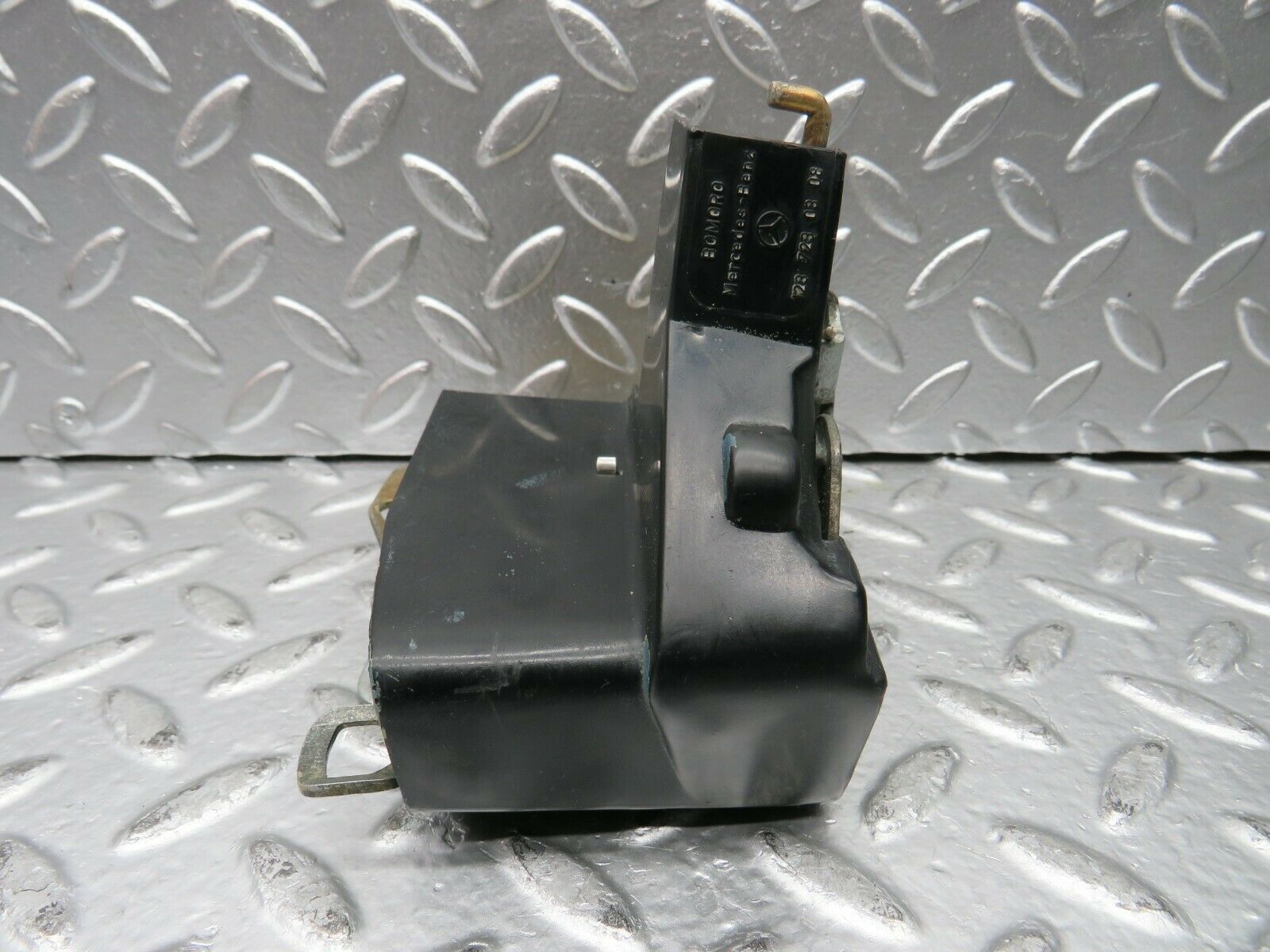 22959 Mercedes-Benz C123 230CE Coupe Left Door Lock Mechanism 1237230308