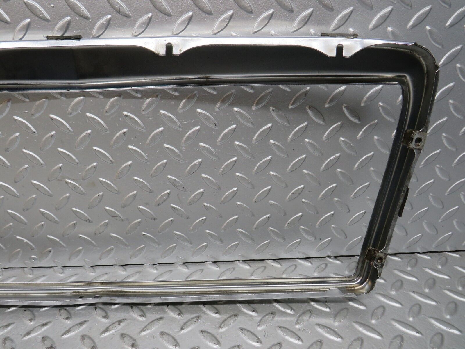 28935 Mercedes-Benz C124 320CE Bonnet Grill Chrome Frame