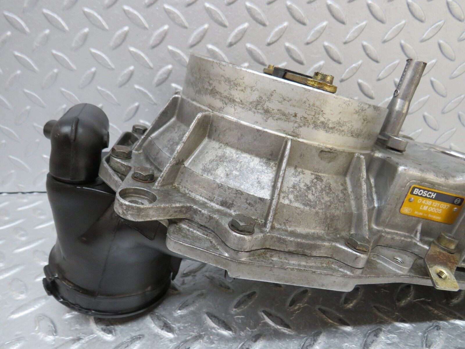 37118 Mercedes-Benz C126 420SEC Coupe Air Flow Mass Meter Sensor 0438121037