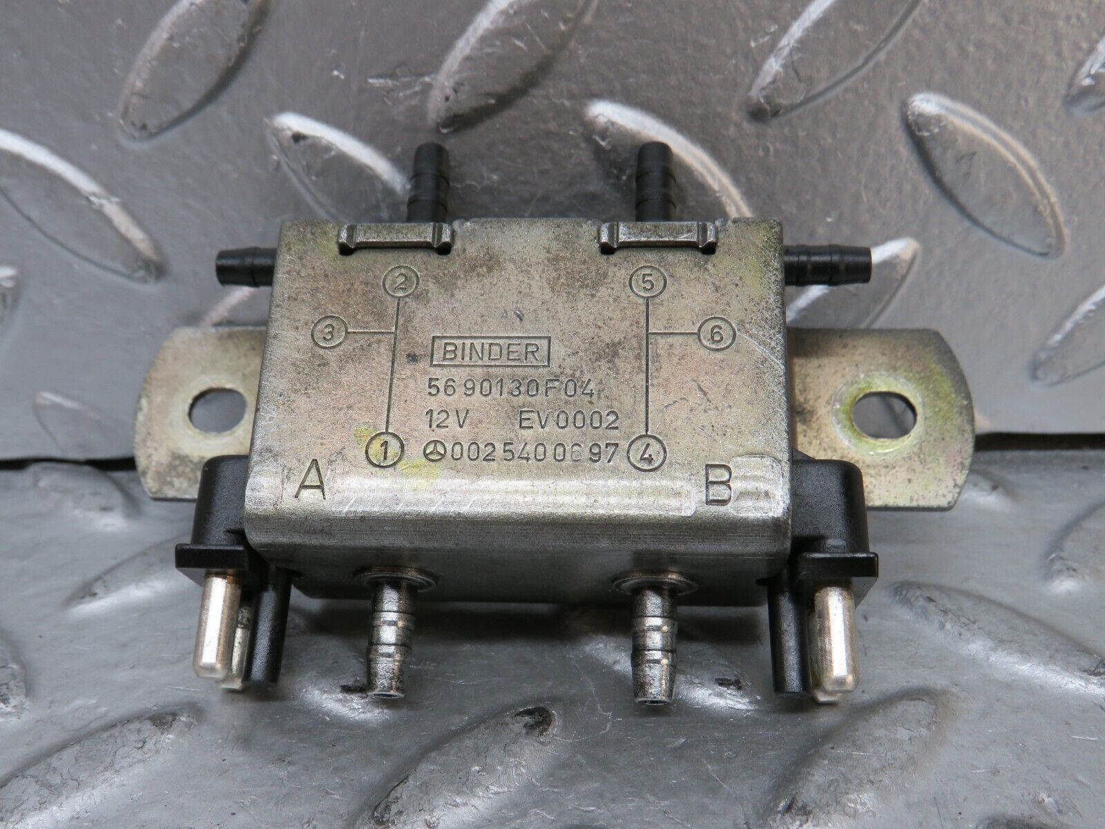 27693 Mercedes-Benz S124 300TE Wagon Solenoid Vacuum Valve 0025400697