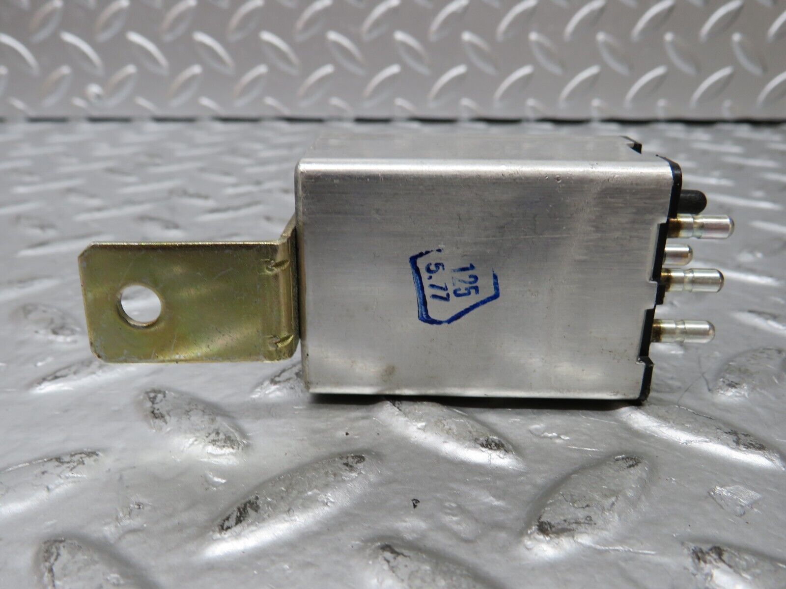 26201 Mercedes-Benz W116 450SE Heated Window Relay 1078200110