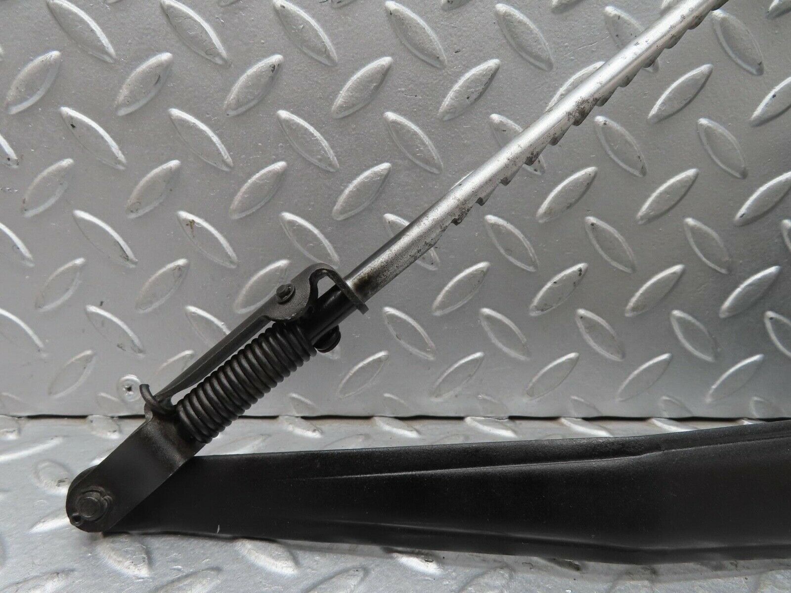 13546 Mercedes-Benz W123 200 Handbrake Regulator