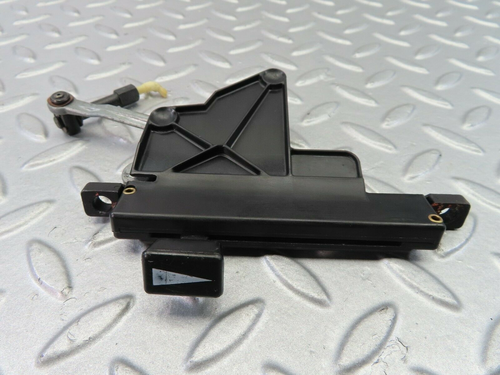 7469 Mercedes-Benz W116 450SE. Heater Control Lever Mechanism