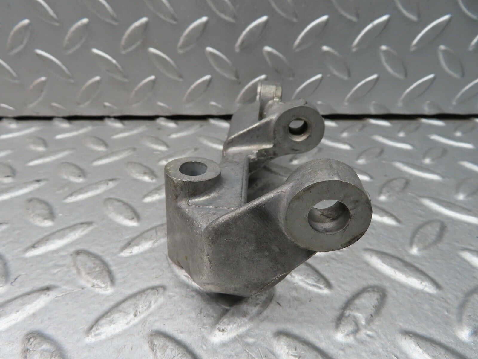 19554 Mercedes-Benz C140 CL420 Coupe Alternator Generator Bracket 1191553235