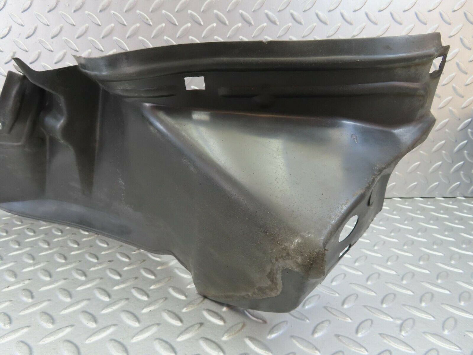 9488 Mercedes-Benz C124 300CE Coupe Inner Mudguard Panelling Front Right