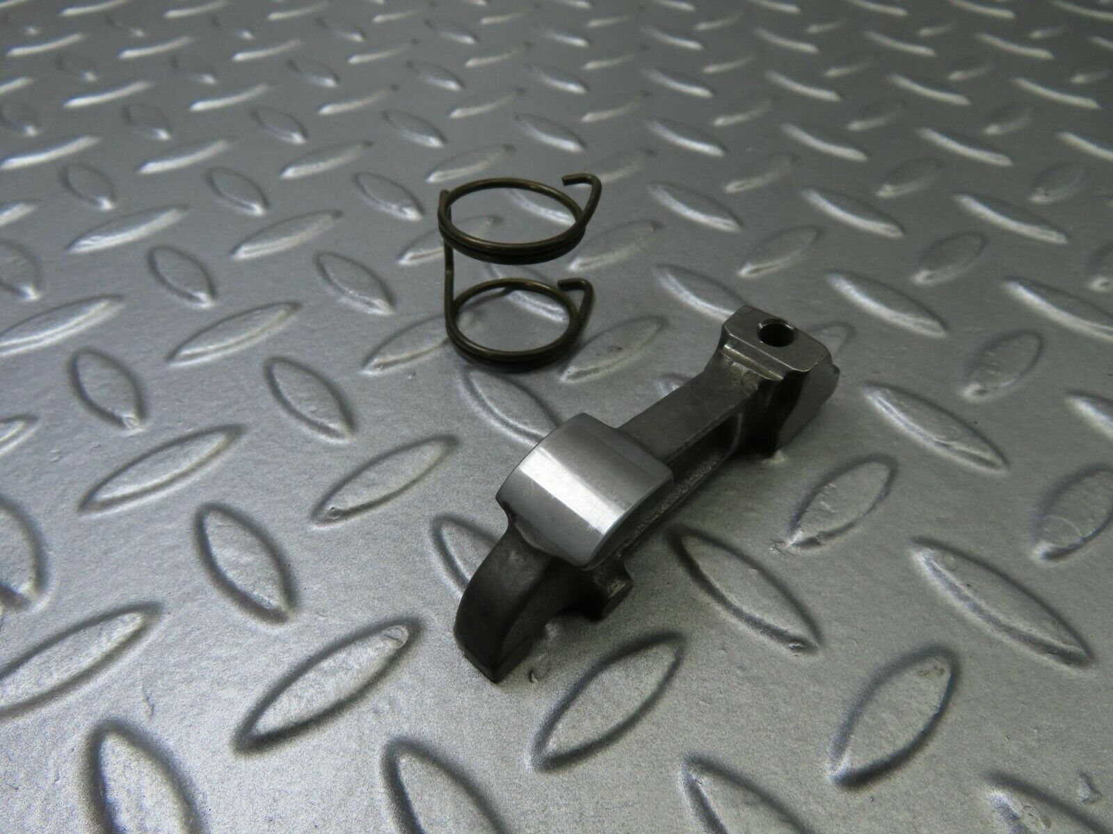 9131 Mercedes-Benz W108 Valve Rocker Arm With Retaining Spring