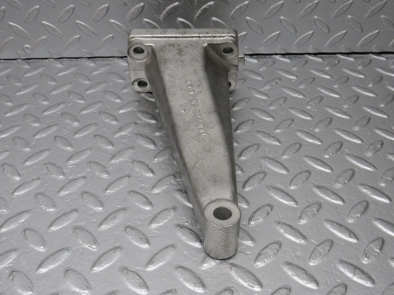 40300 Mercedes-Benz W110 230 Engine Mount Bracket Left Side 1802233004