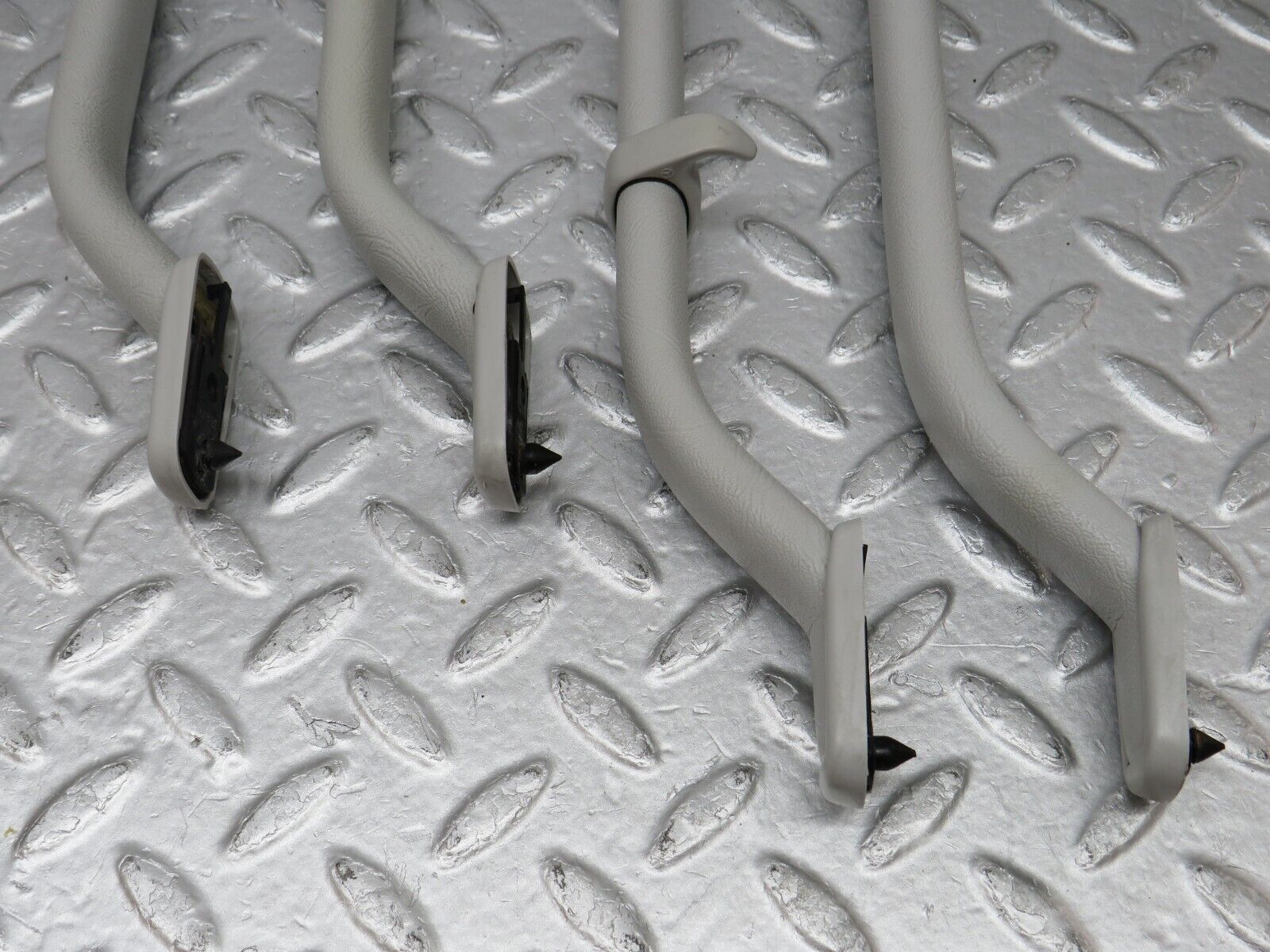 36061 Mercedes-Benz W126 420SE Interior Roof Grab Handle Set Grey