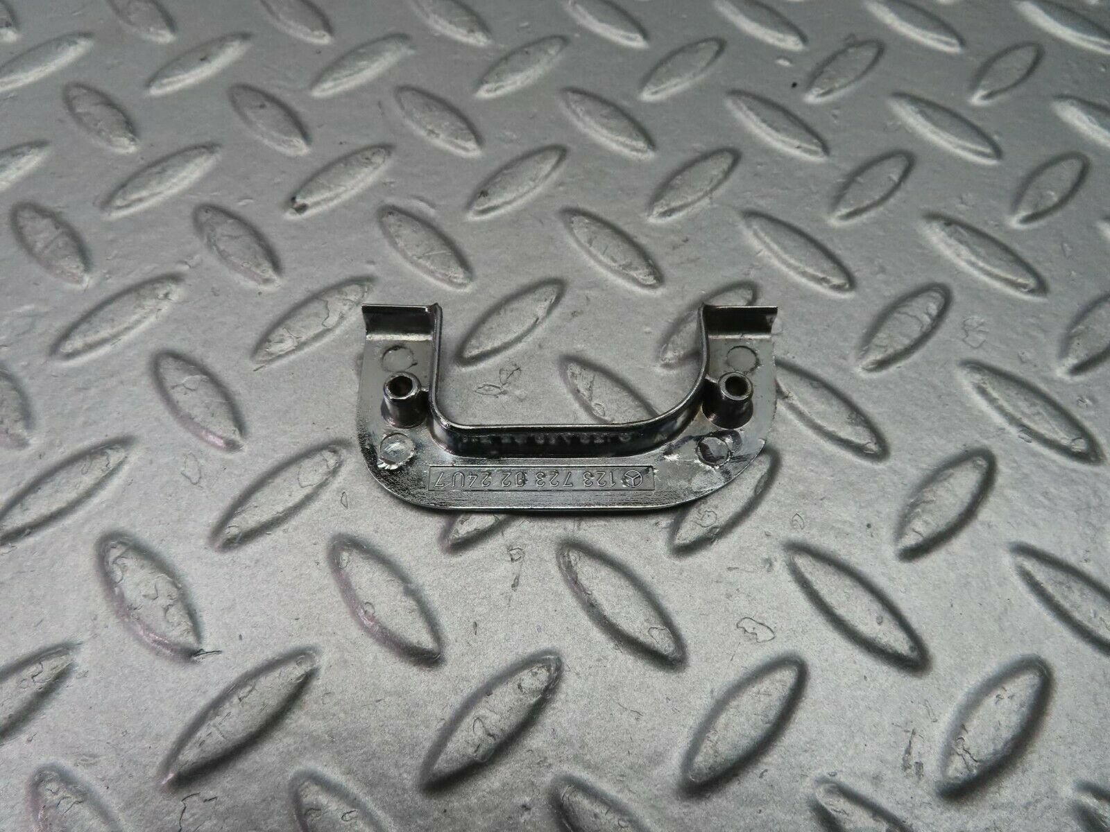 9914 Mercedes-Benz C123 230CE Coupe Right Interior Chrome Door Latch Trim