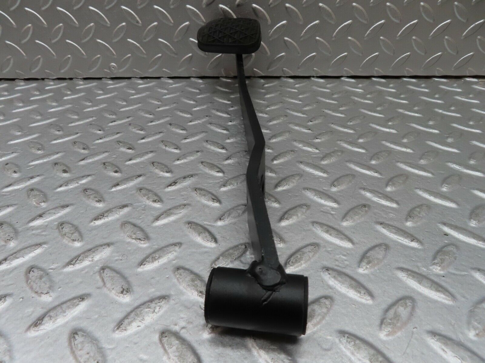 20362 Mercedes-Benz W114 280CE Coupe Brake Pedal With Rubber 1102910182