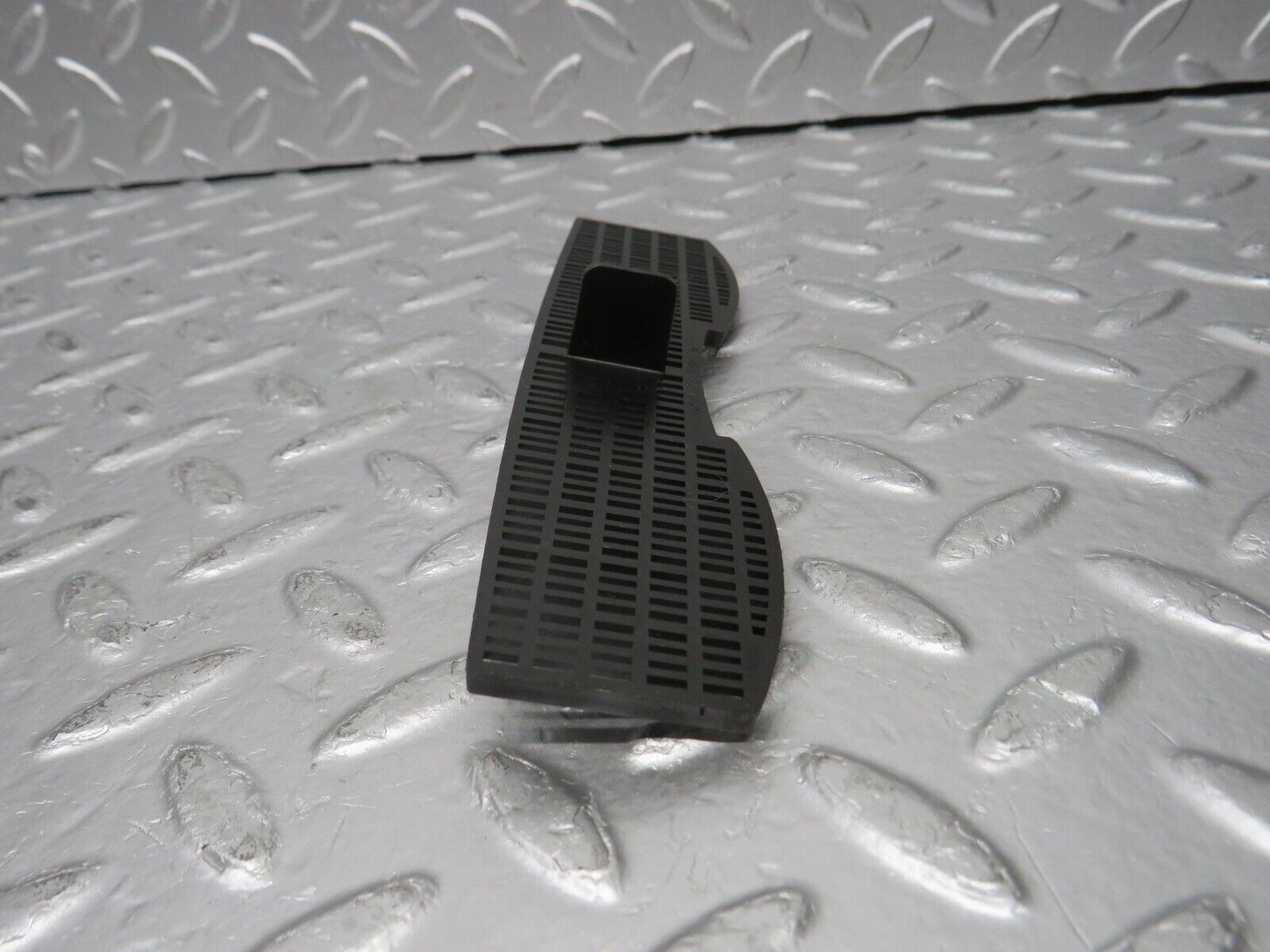 31523 Mercedes-Benz S124 220TE Wagon Windscreen Water Drain Grill 1246280067