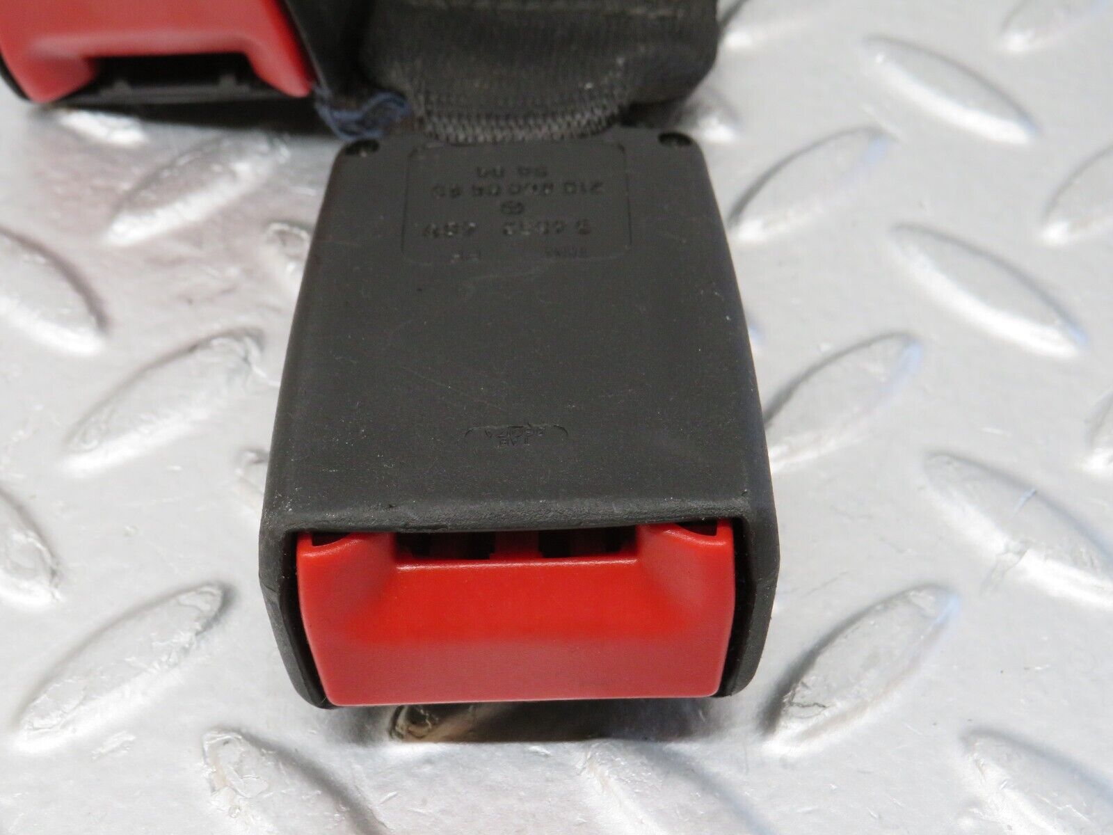 35085 Mercedes-Benz W210 320E Rear Double Seat Belt Buckle 2108600669