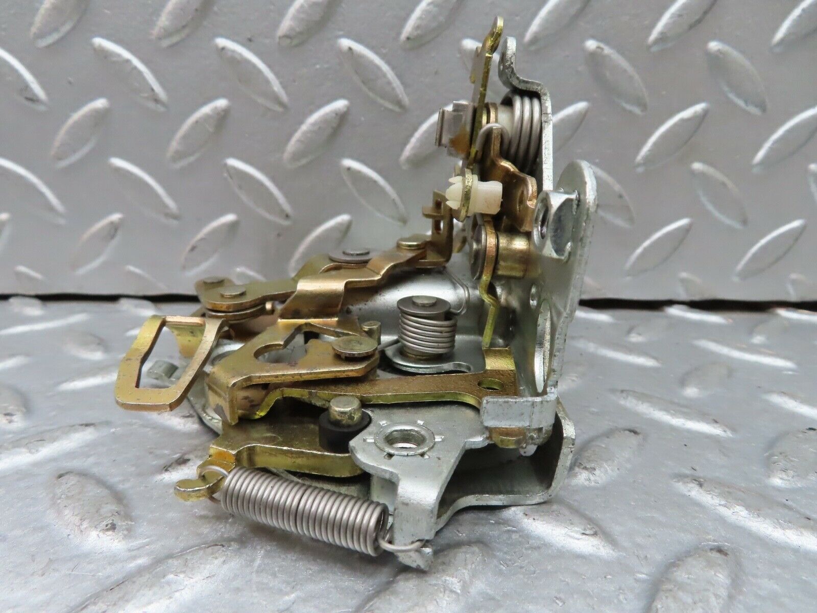 19153 Mercedes-Benz W123 300D Rear Right Door Lock Mechanism 1237330208