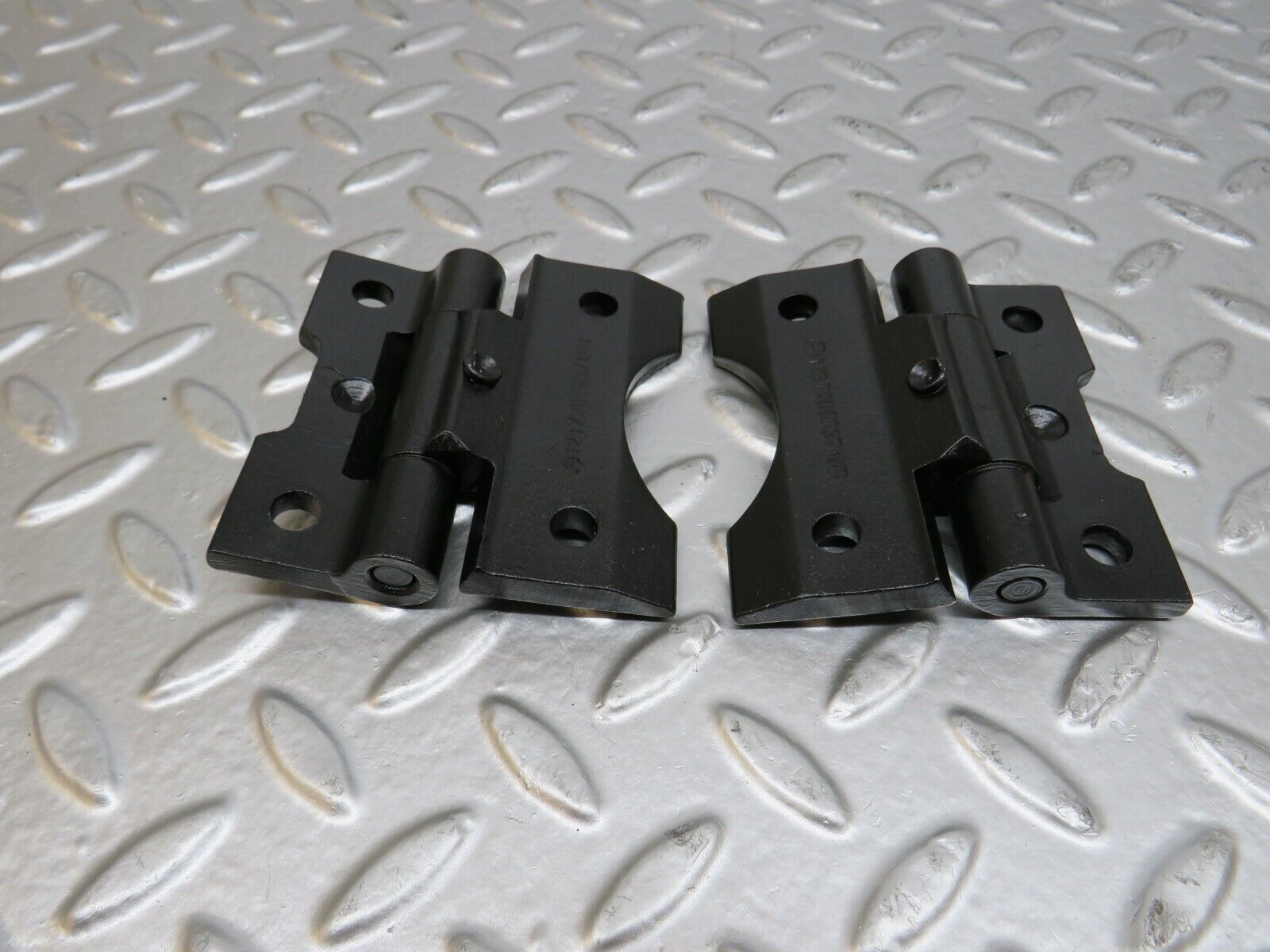 25422 Mercedes-Benz W123 200 Door Hinge Pair 1237200037