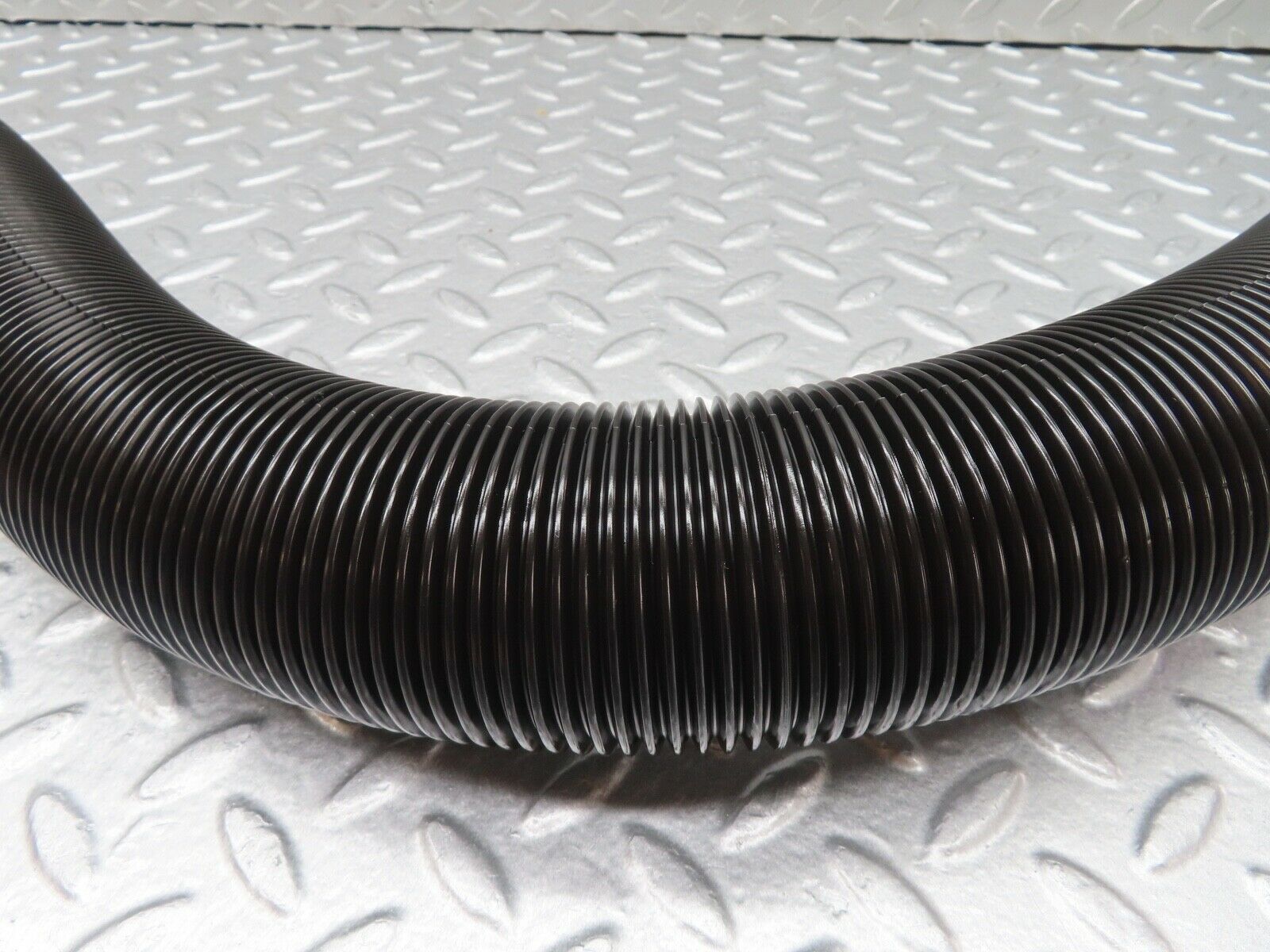 17919 Mercedes-Benz W123 200 Air Duct Pipe Hose