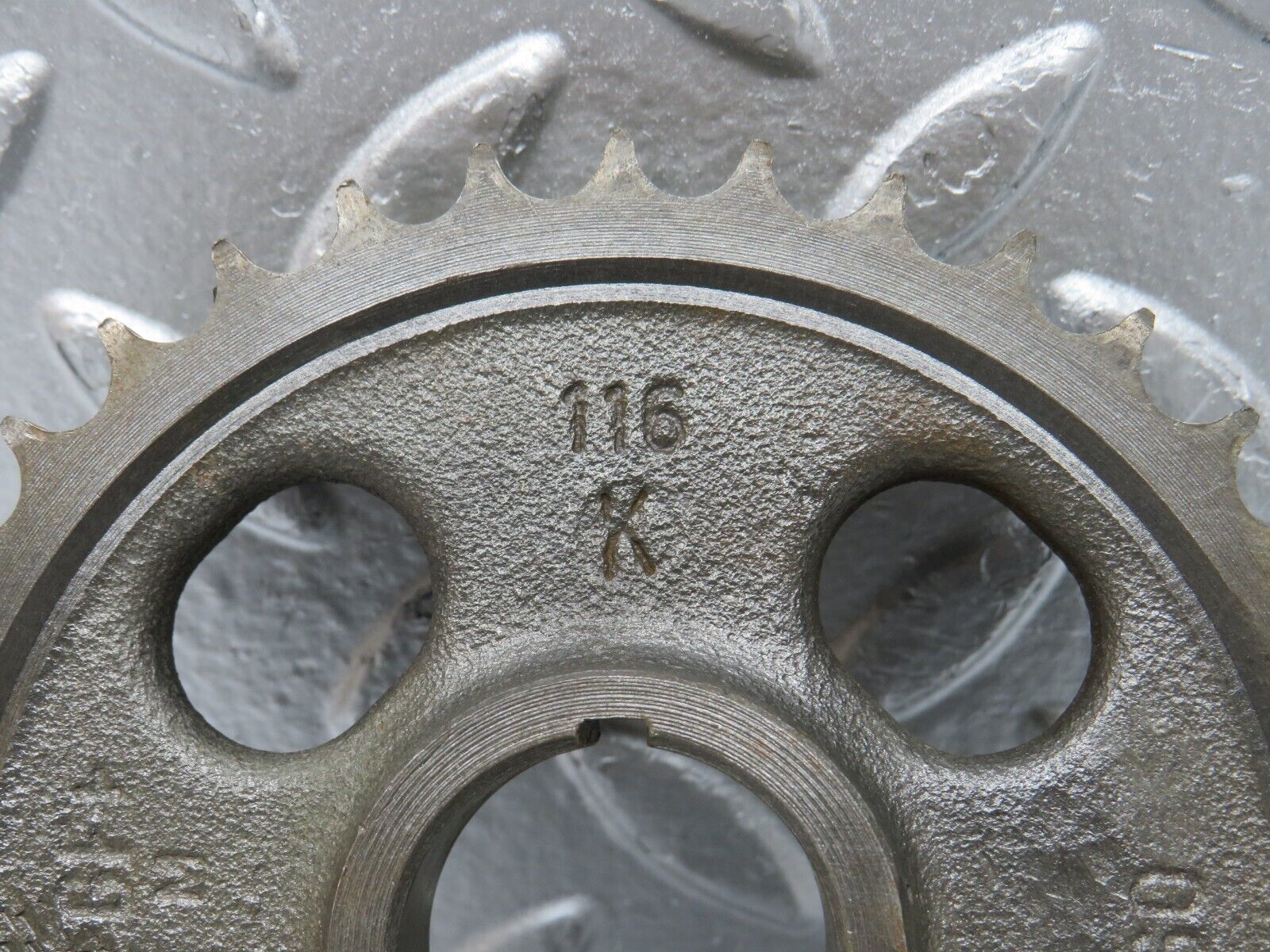 0020 Mercedes-Benz W116 350SE Camshaft Timing Gear 1160520601