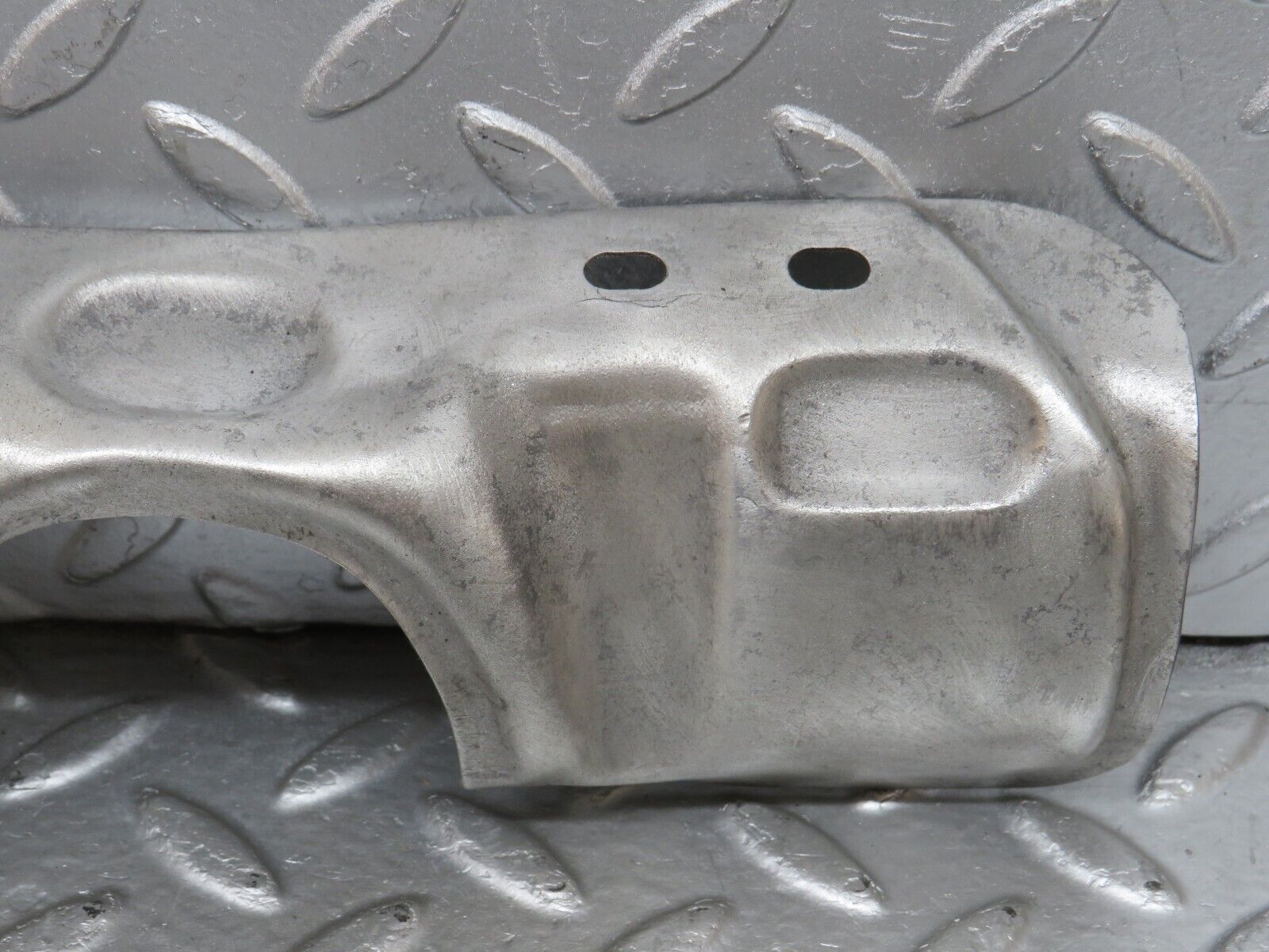 33124 Mercedes-Benz W126 380 V8 M116 Exhaust Manifold Heat Shield