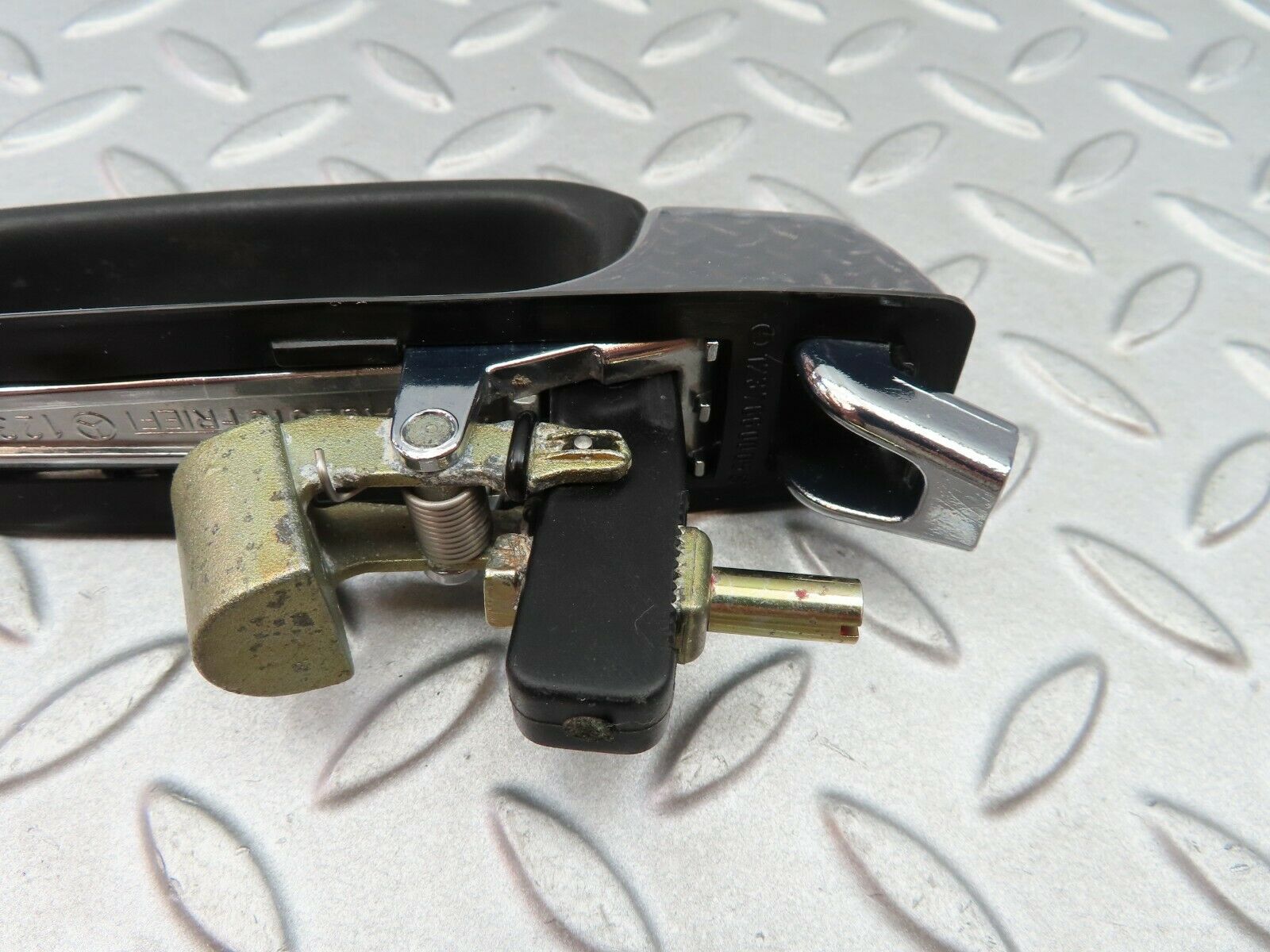 5812 Mercedes-Benz W123 200 Exterior Door Handle Rear 1237600359