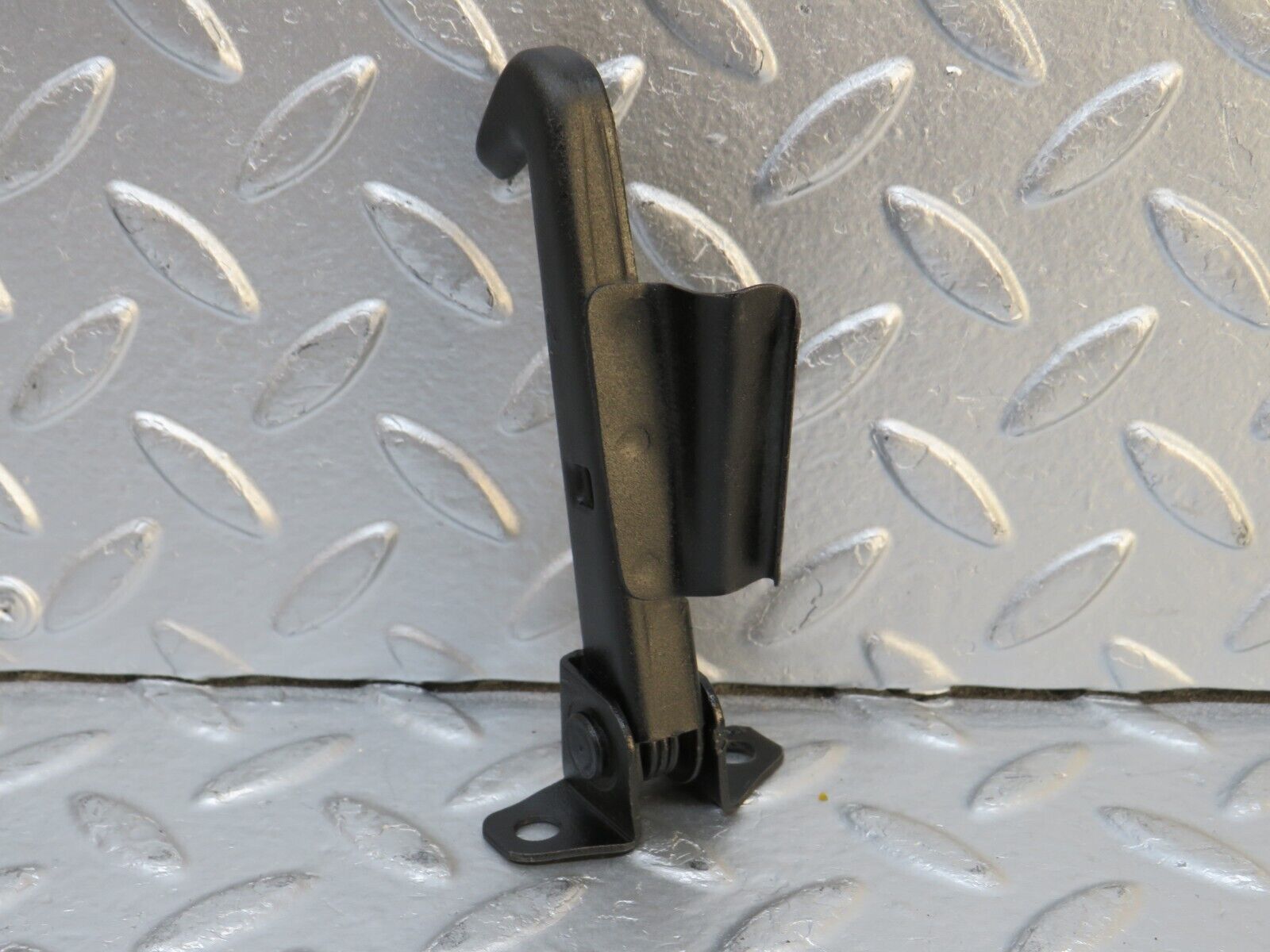 32244 Mercedes-Benz W116 350SE Bonnet Safety Right Side