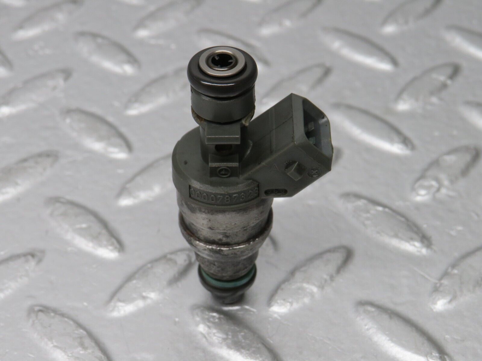 38141 Mercedes-Benz A124 320E Cabriolet Fuel Injector Bosch 0280155209 0000787323