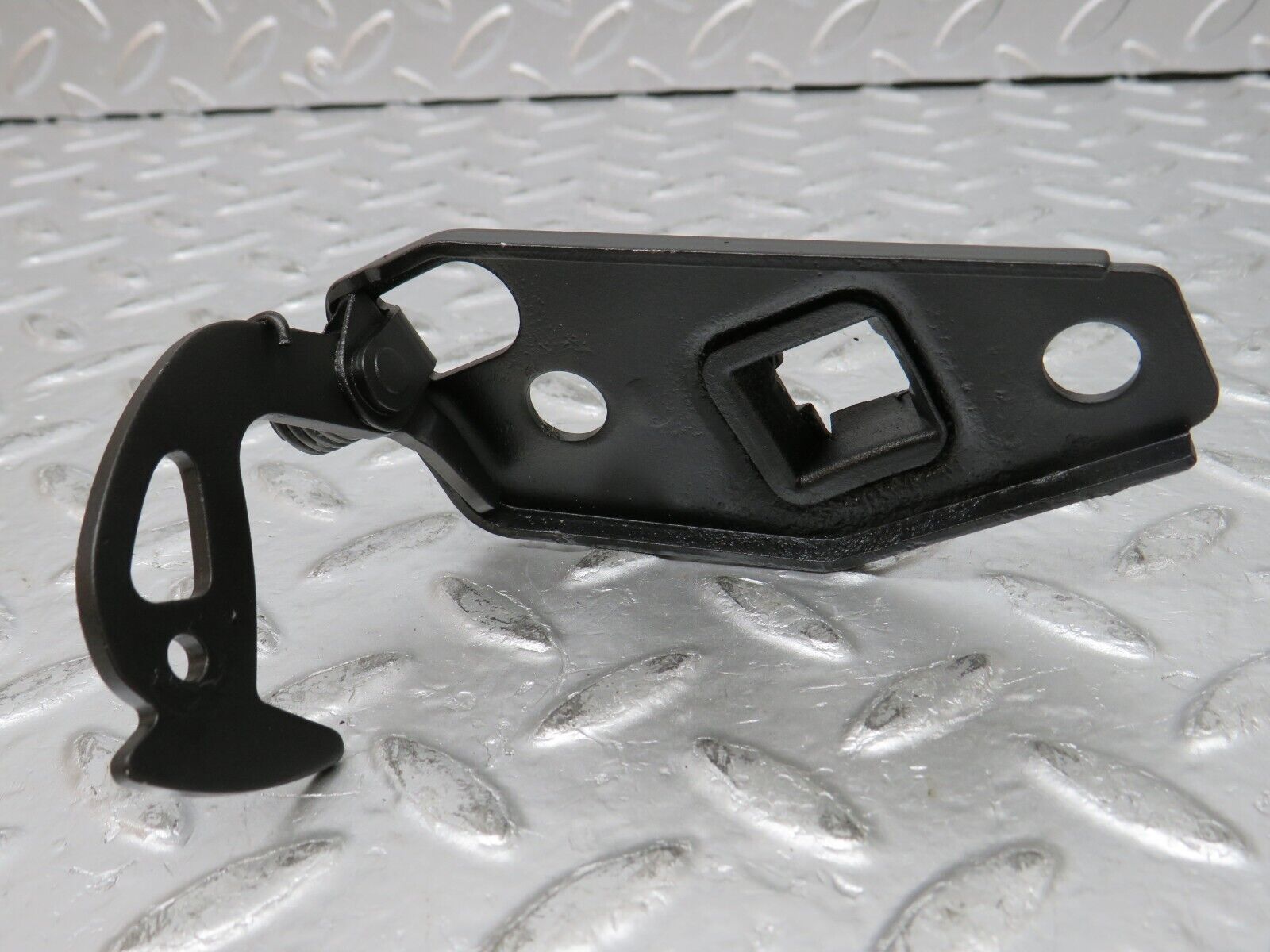 31782 Mercedes-Benz W201 190LE 1.8L Bonnet Safety Latch 2018800560