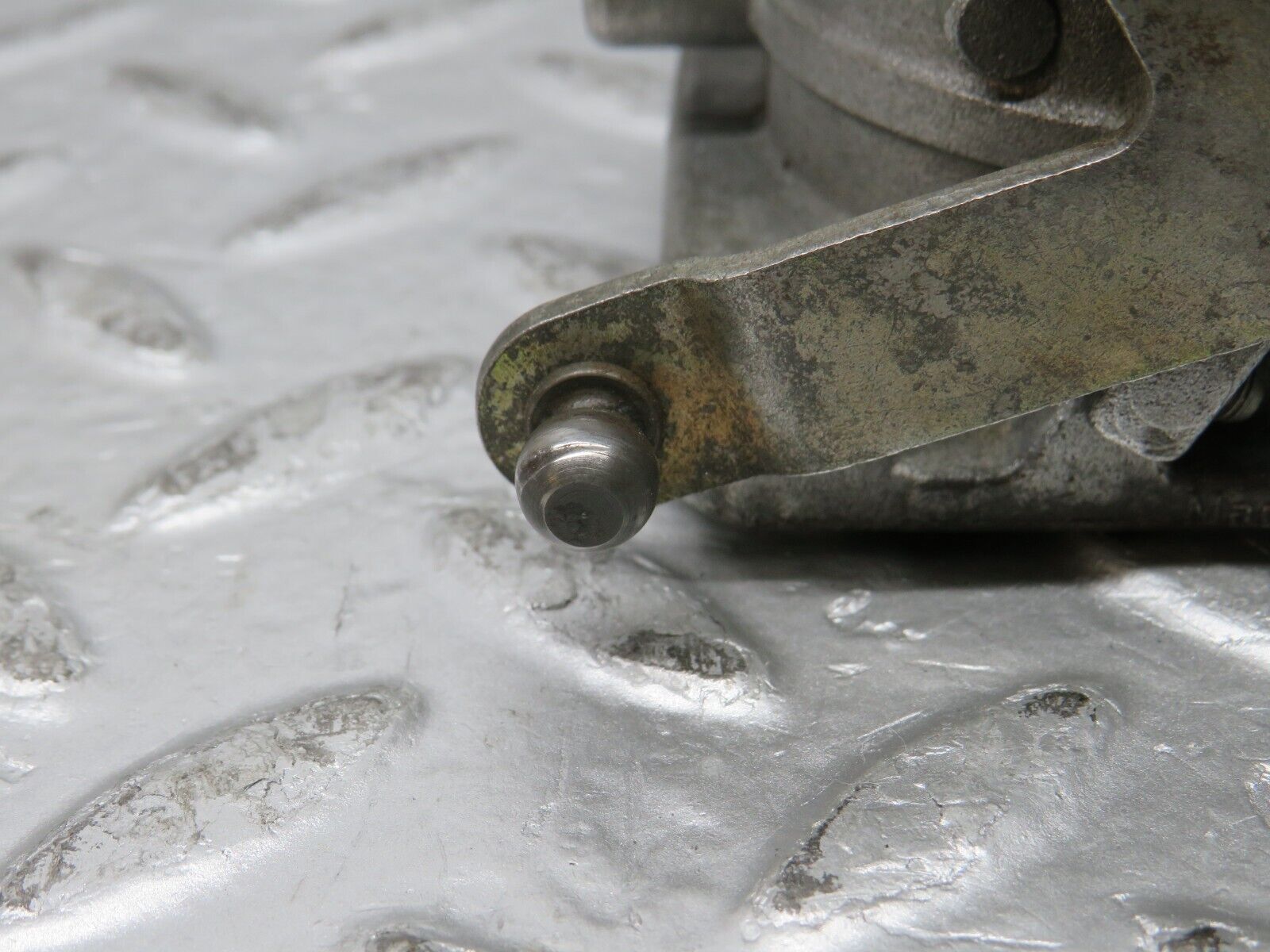 32061 Mercedes-Benz W123 230E Throttle Body Valve