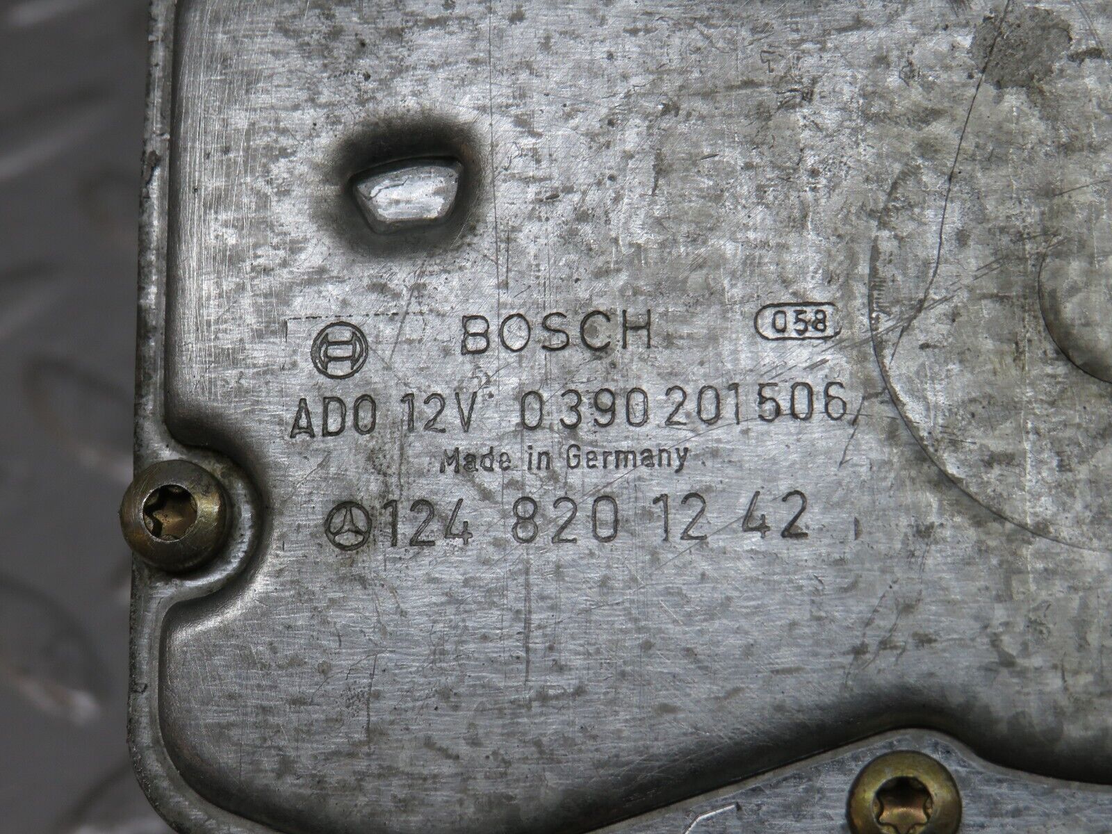 32432 Mercedes-Benz S124 300TE Wagon Rear Wiper Motor 0390201506 1248201242