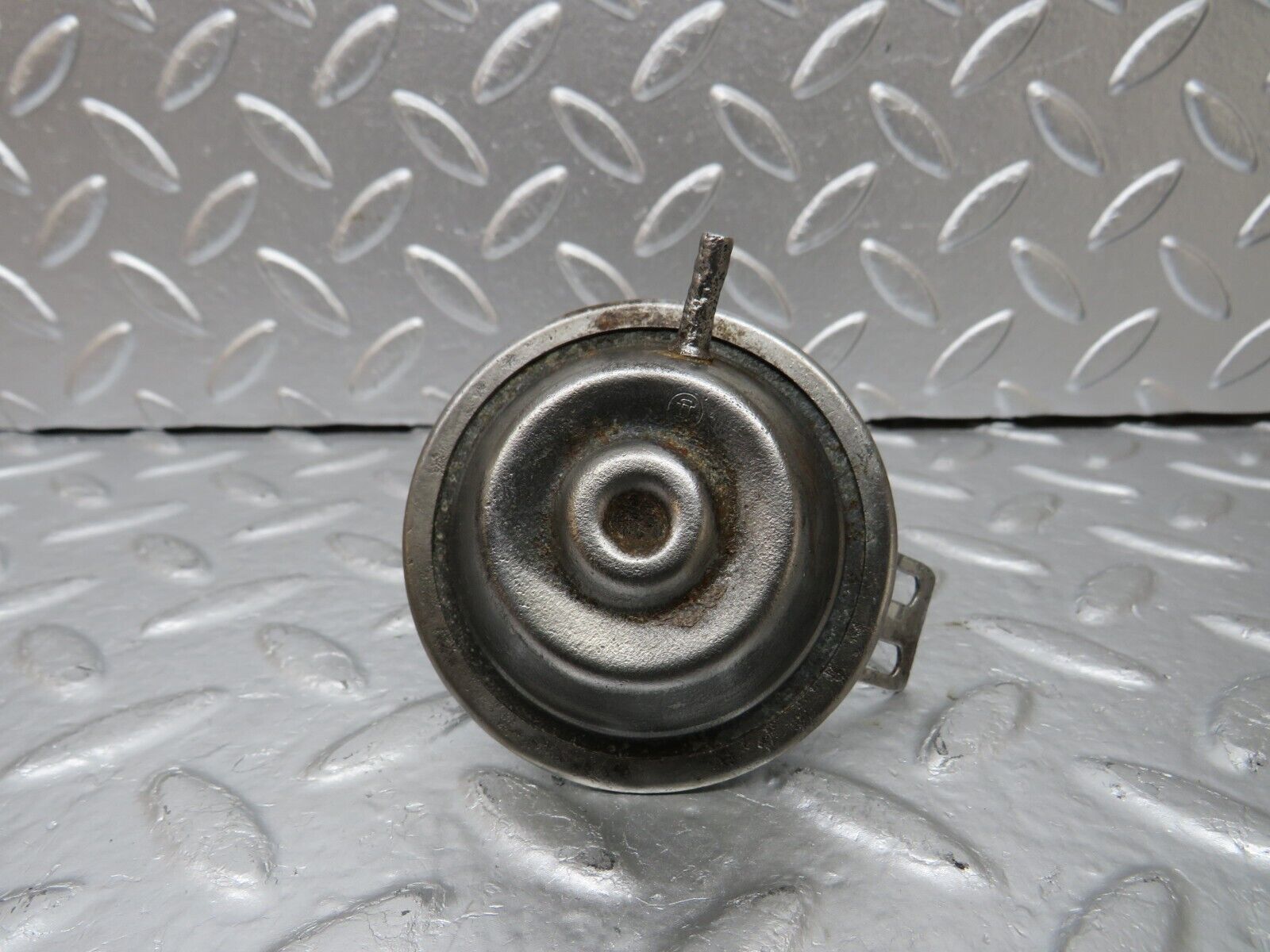 25491 Mercedes-Benz W123 200 Ignition Distributor Vacuum Control Valve