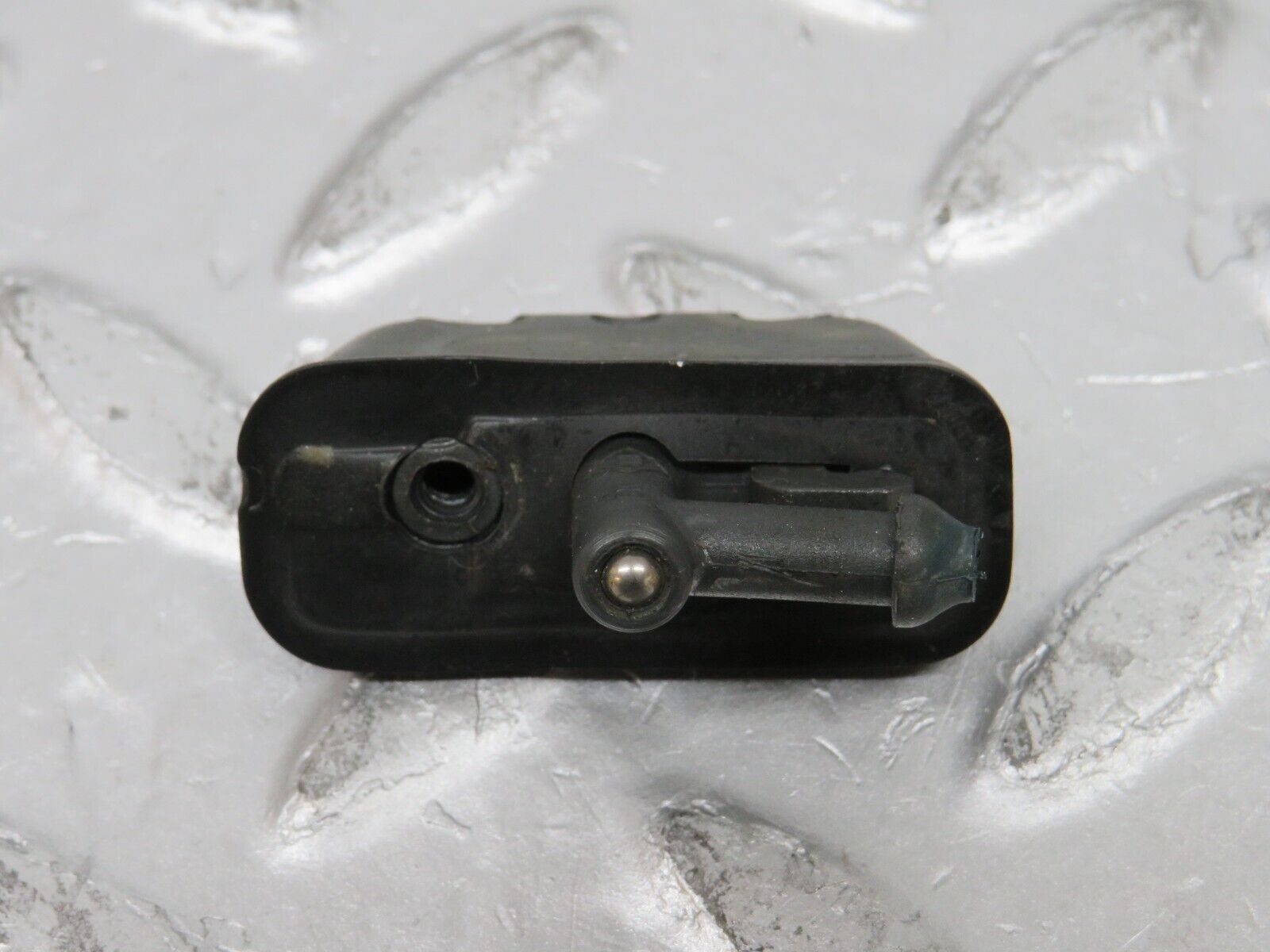 32575 Mercedes-Benz S124 300TE Wagon Tailgate Windscreen Washer Nozzle