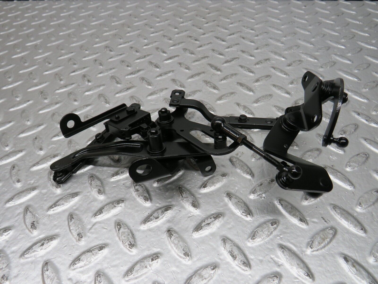 31993 Mercedes-Benz W123 230E Throttle Linkage