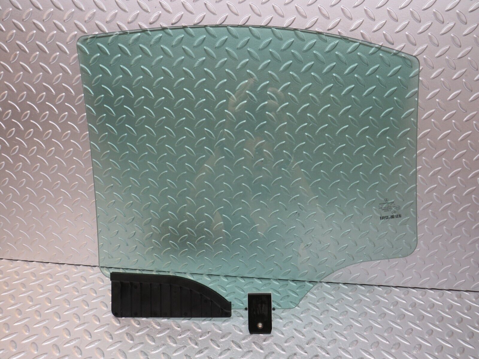 35166 Mercedes-Benz W221 Rear Right Door Window Glass