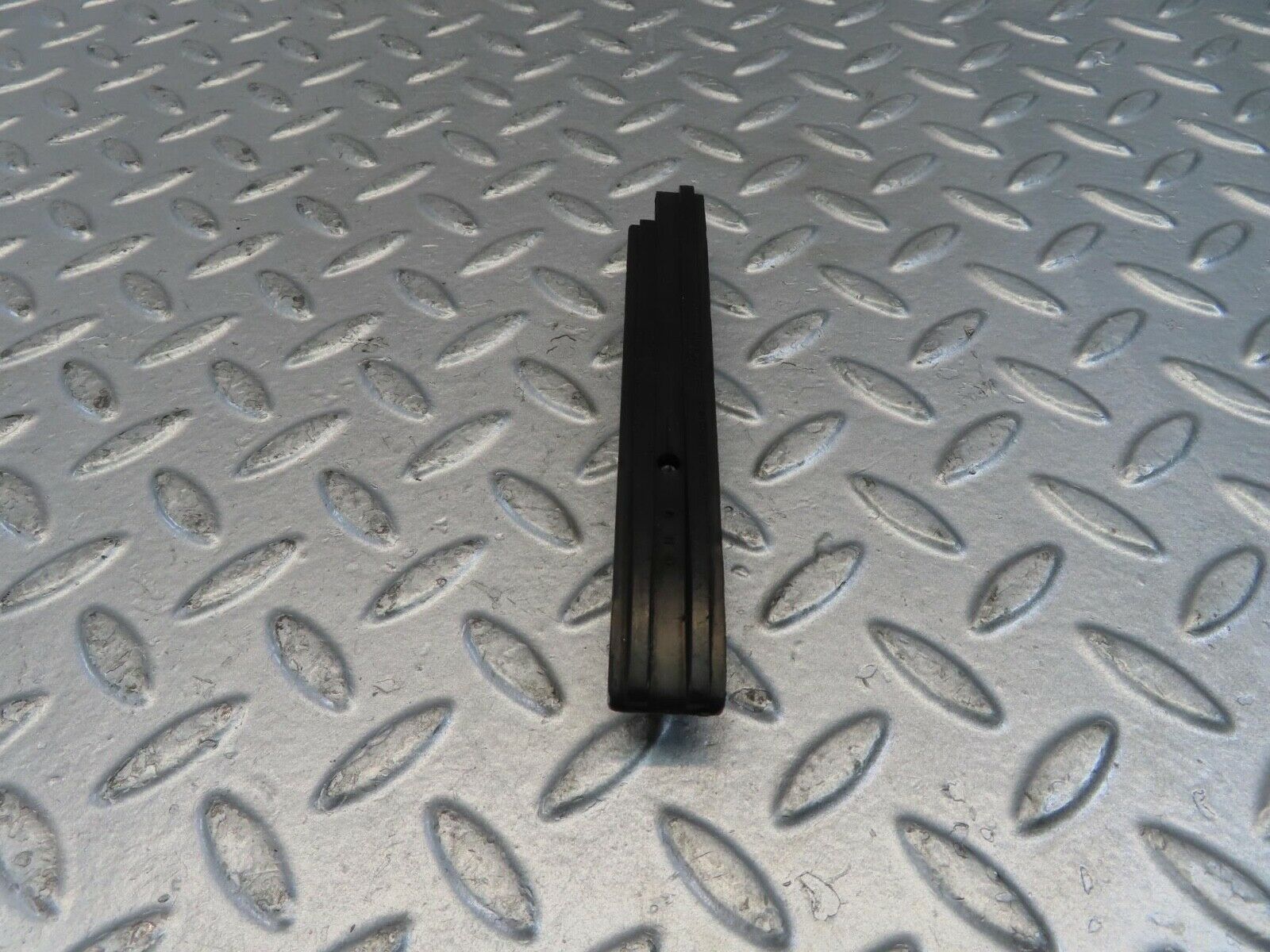 10987 Mercedes-Benz W115 220D Timing Chain Guide Rail 6150500016