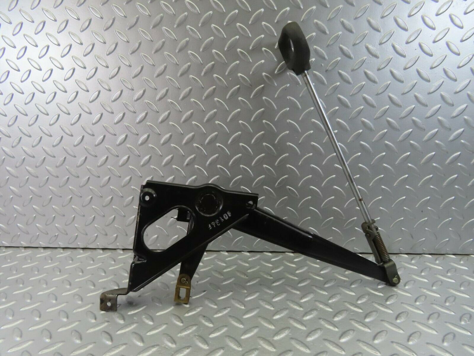 10864 Mercedes-Benz W123 230E Handbrake