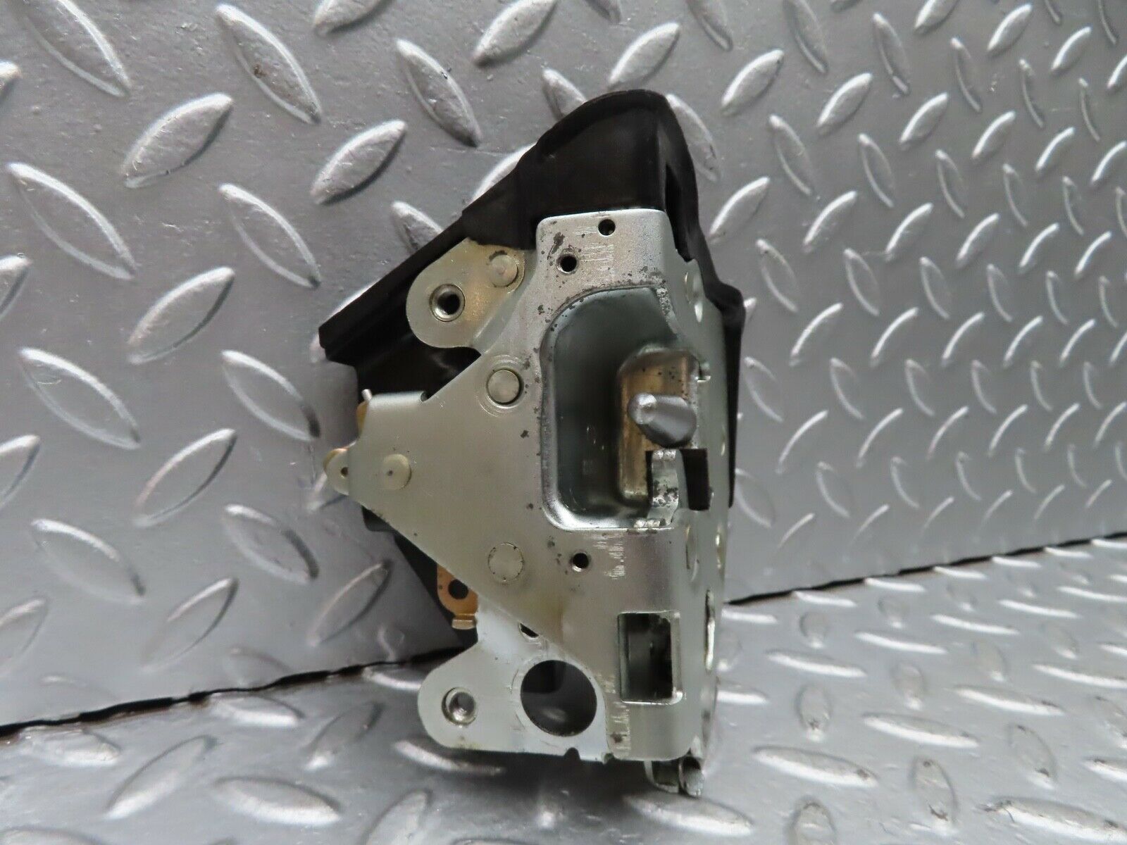 21055 Mercedes-Benz W123 230E Rear Right Door Lock Mechanism 1237330208