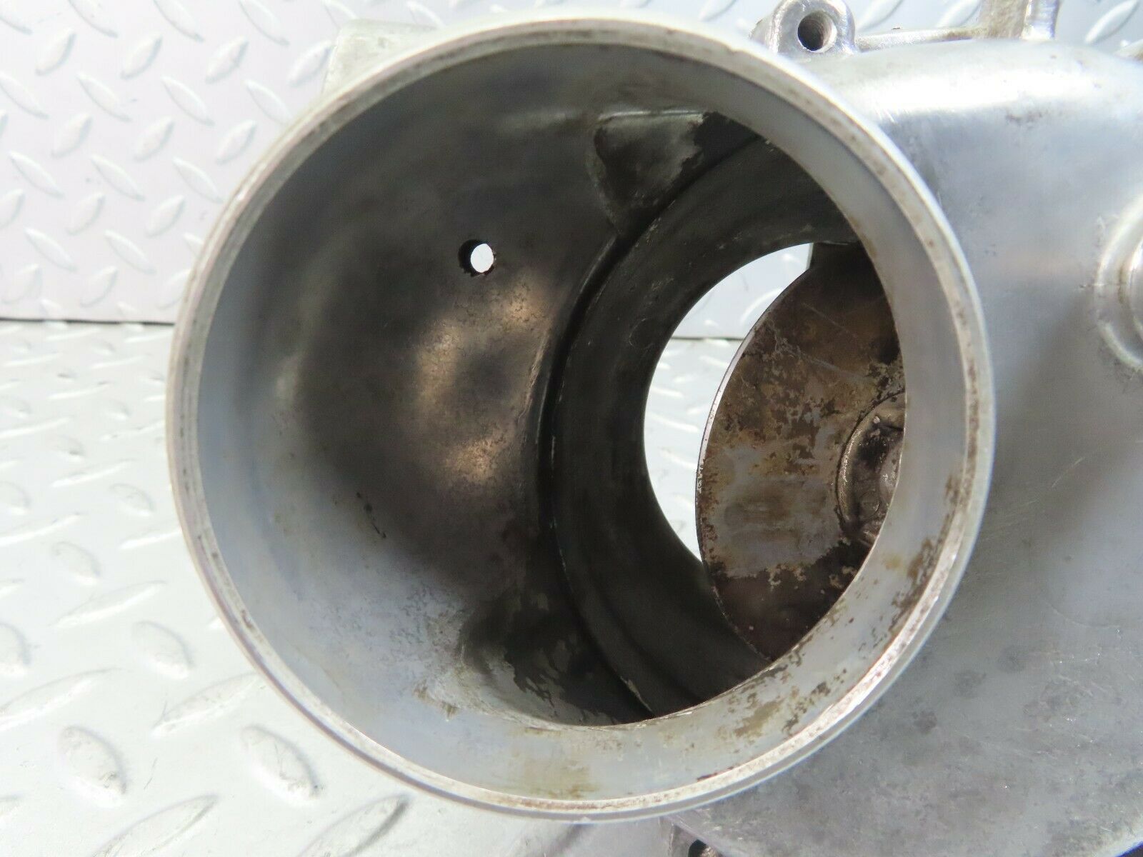 8818 Mercedes-Benz W123 Air Flow Mass Meter Sensor Bosch 0438120032