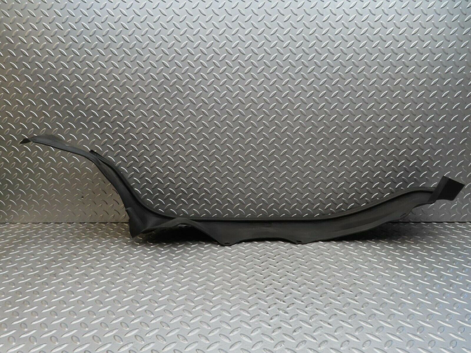 15496 Mercedes-Benz W123 230E Front Right Inner Fender Wing Splash Guard