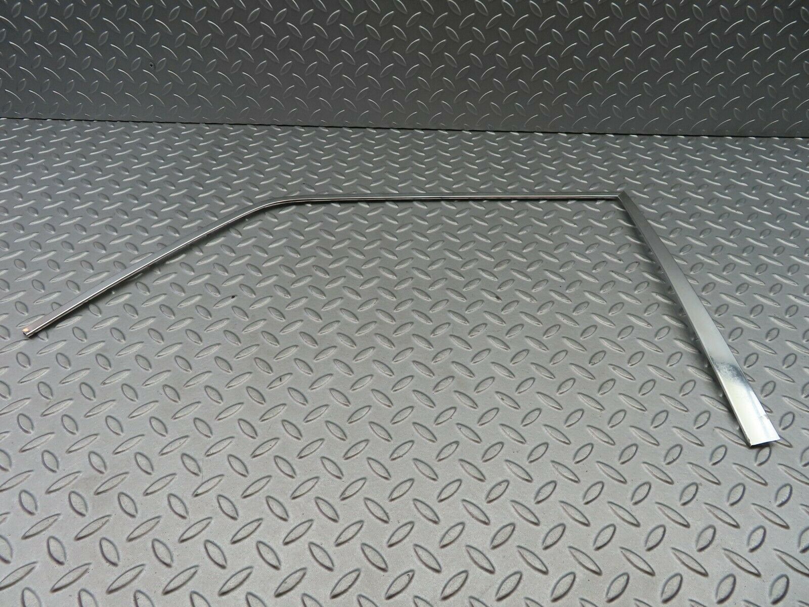 5907 Mercedes-Benz W123 200 Door Chrome Window Frame Front Left