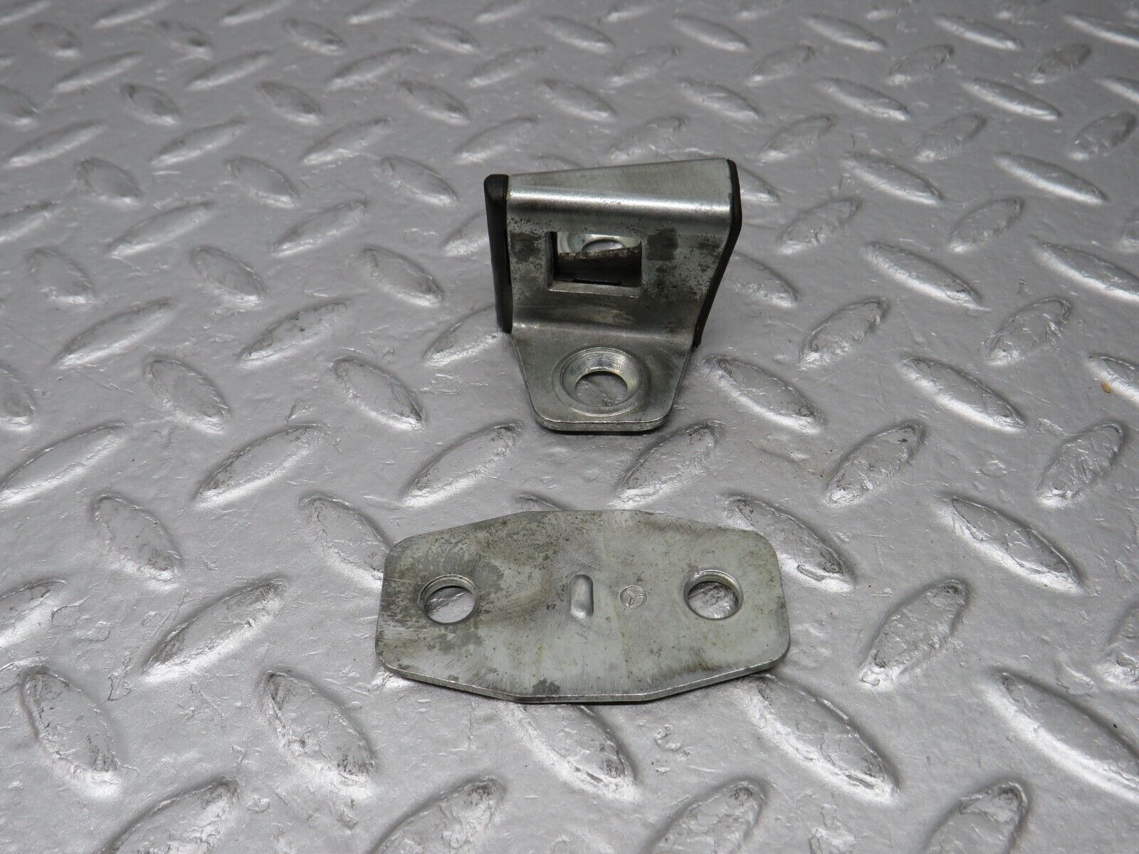 36612 Mercedes-Benz W201 190E 2.0L Door Lock Latch